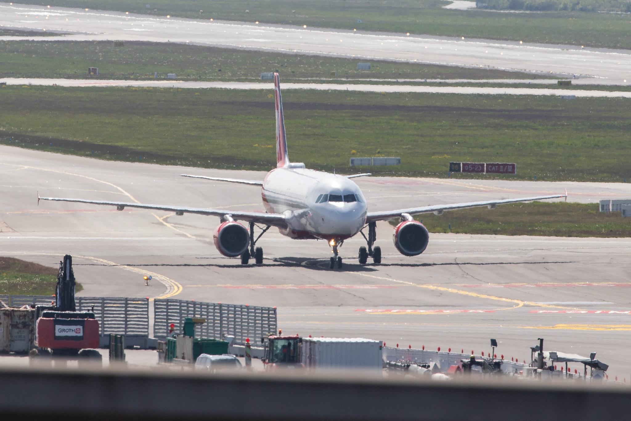 Hamburg Airport: Sundair (SR / SDR) |  Airbus A320-214 A320 | D-ASGK | MSN 2668 (ex airberlin)