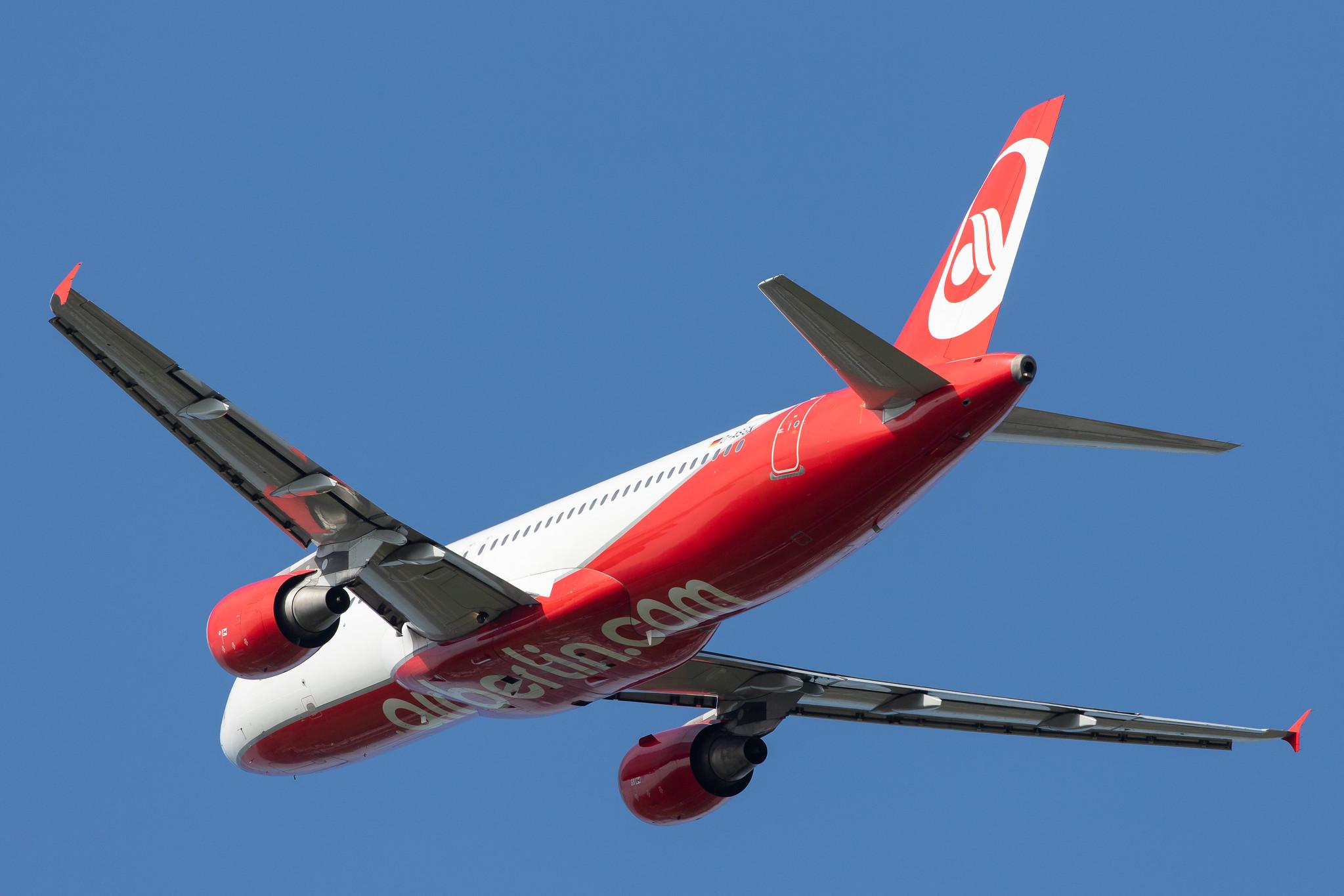 Hamburg Airport: Sundair (SR / SDR) |  Airbus A320-214 A320 | D-ASGK | MSN 2668 (ex airberlin)