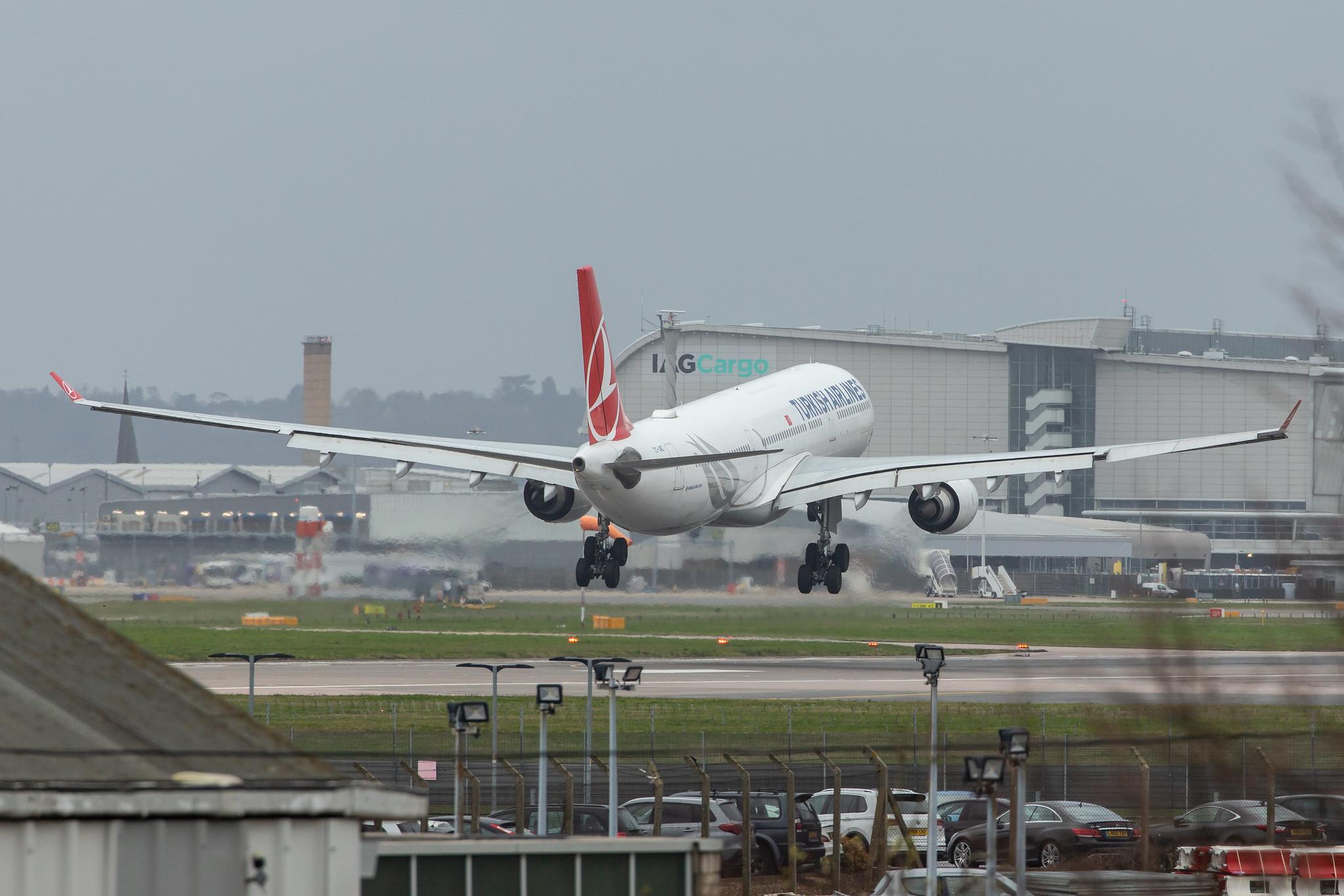 London Heathrow Airport: Turkish Airlines (TK / THY) |  Airbus A330-303 A333 | TC-JNZ | MSN 1487