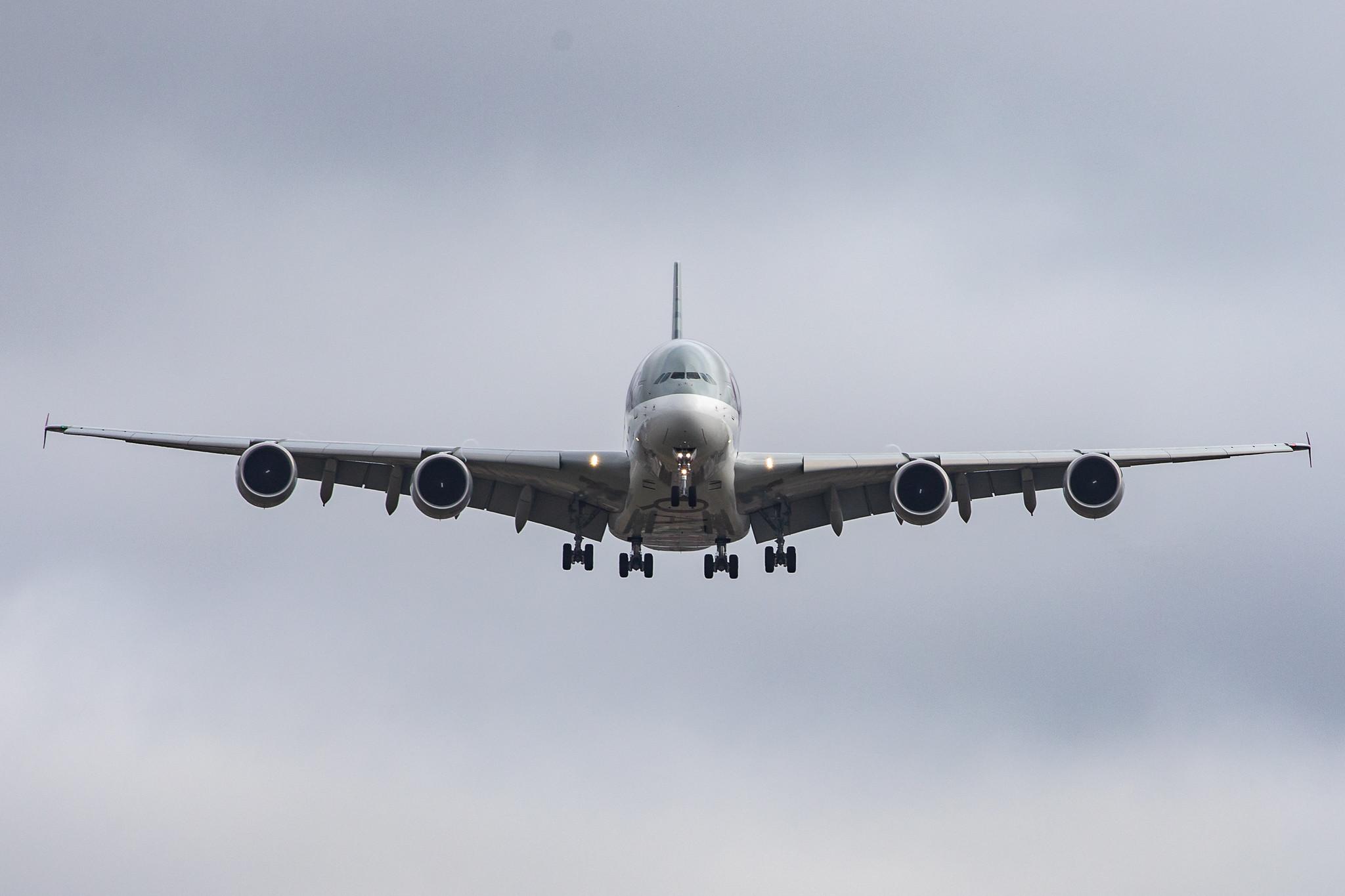 London Heathrow Airport: Qatar Airways (QR / QTR) |  Airbus A380-861 A388 | A7-API | MSN 235
