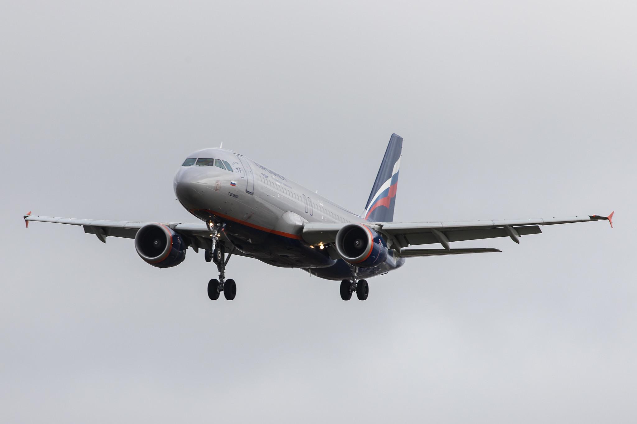 London Heathrow Airport: Aeroflot (SU / AFL) |  Airbus A320-214 A320 | VP-BMF | MSN 3712