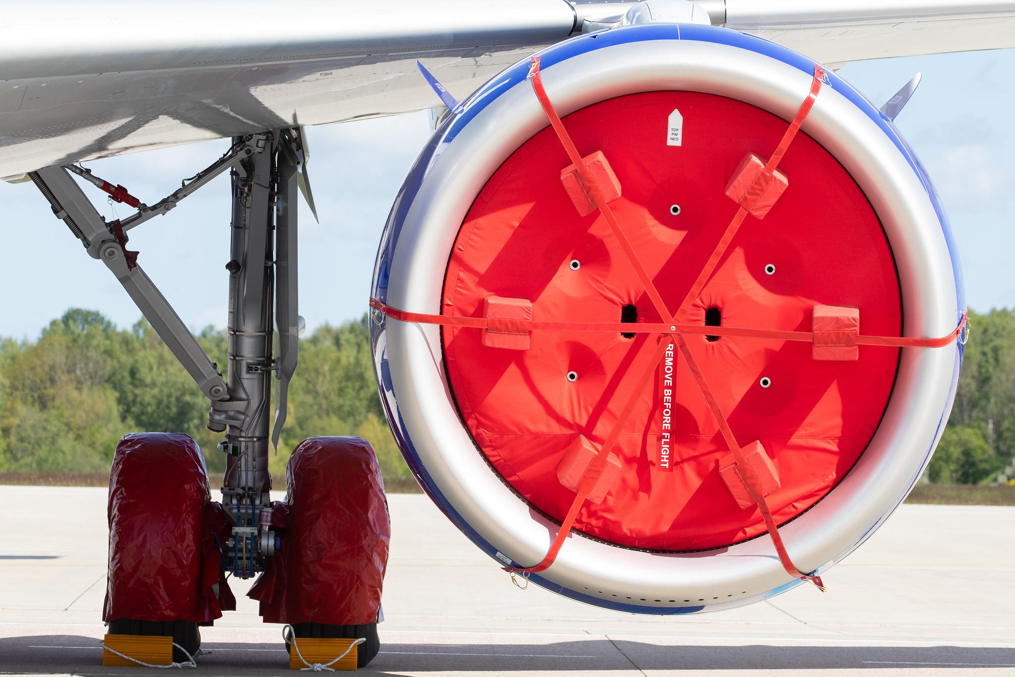 Flughafen Rostock-Laage: IndiGo (6E / IGO) |  Airbus A321-271NX A21N | D-AVZZ | MSN 9336