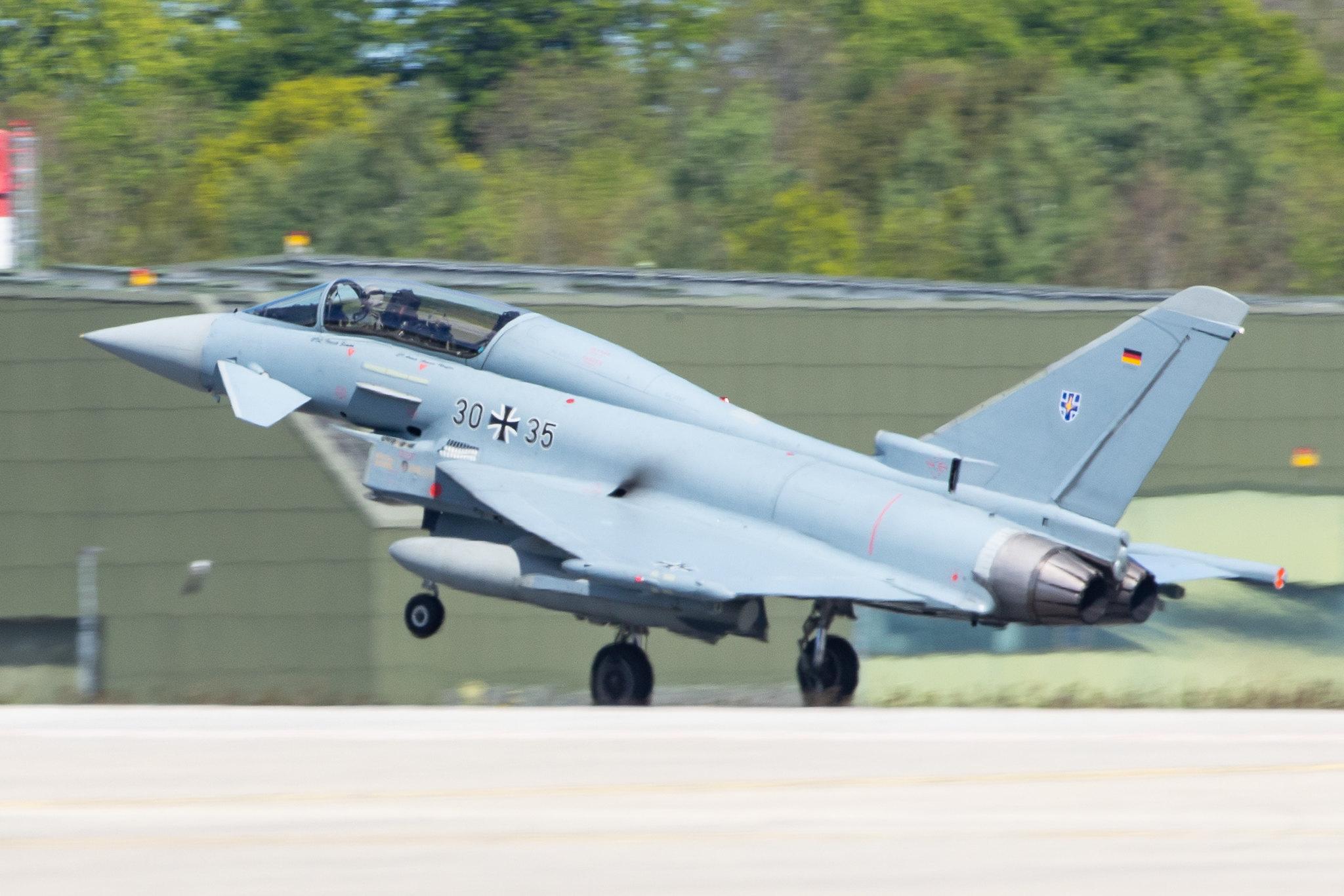 Flughafen Rostock-Laage: German Air Force |  Eurofighter Typhoon EF2000 EUFI  | 30+35 | MSN GT013