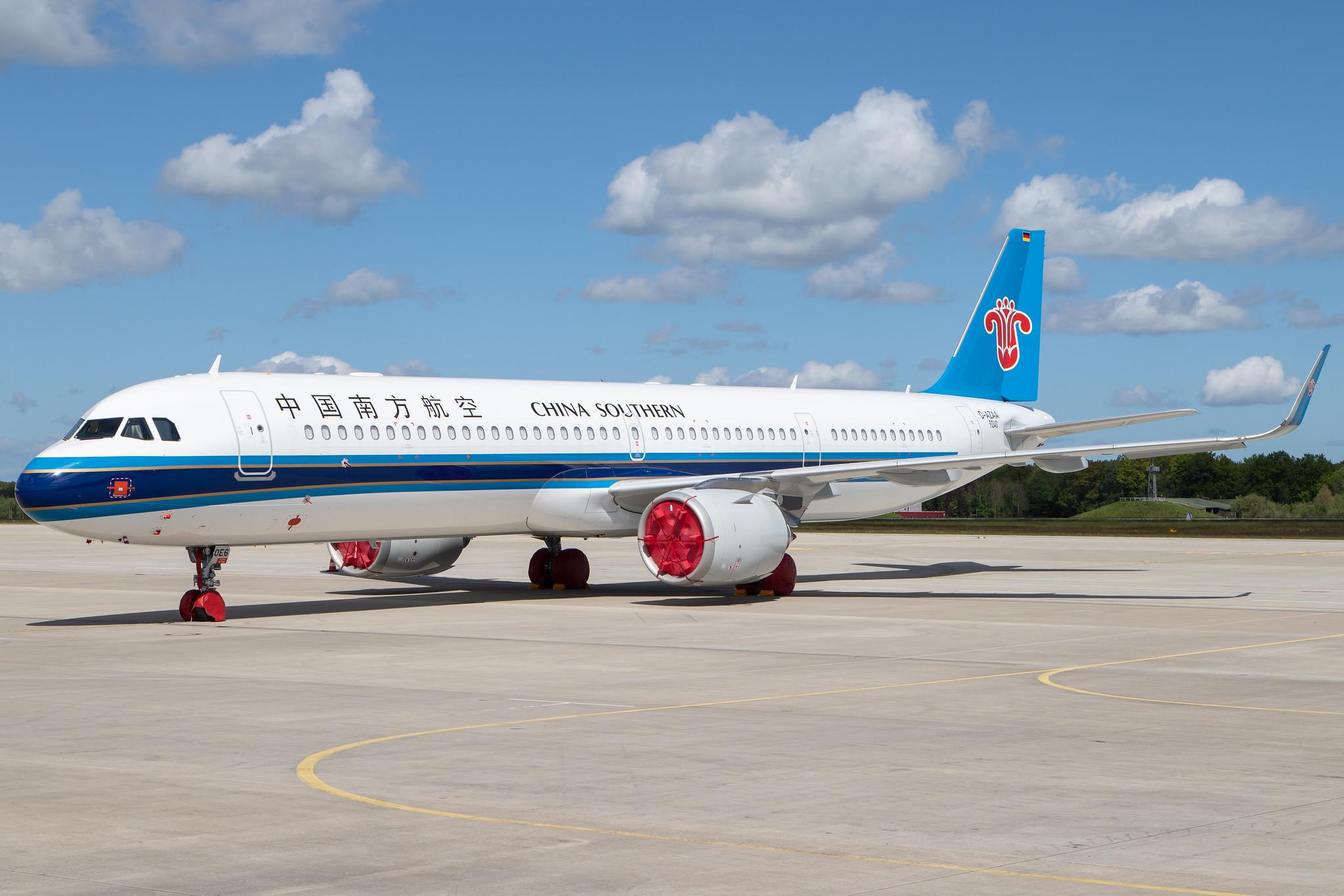Flughafen Rostock-Laage: China Southern Airlines  (CZ/ CSN) |   Airbus A321-253NX A21N | D-AZAA | MSN 9240