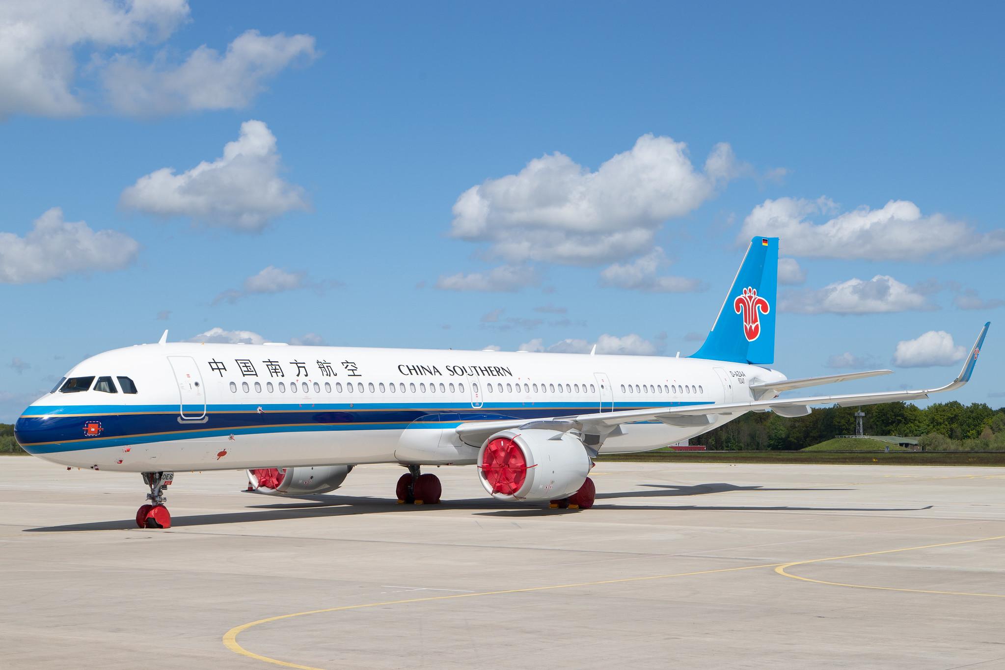 Flughafen Rostock-Laage: China Southern Airlines  (CZ/ CSN) |   Airbus A321-253NX A21N | D-AZAA | MSN 9240