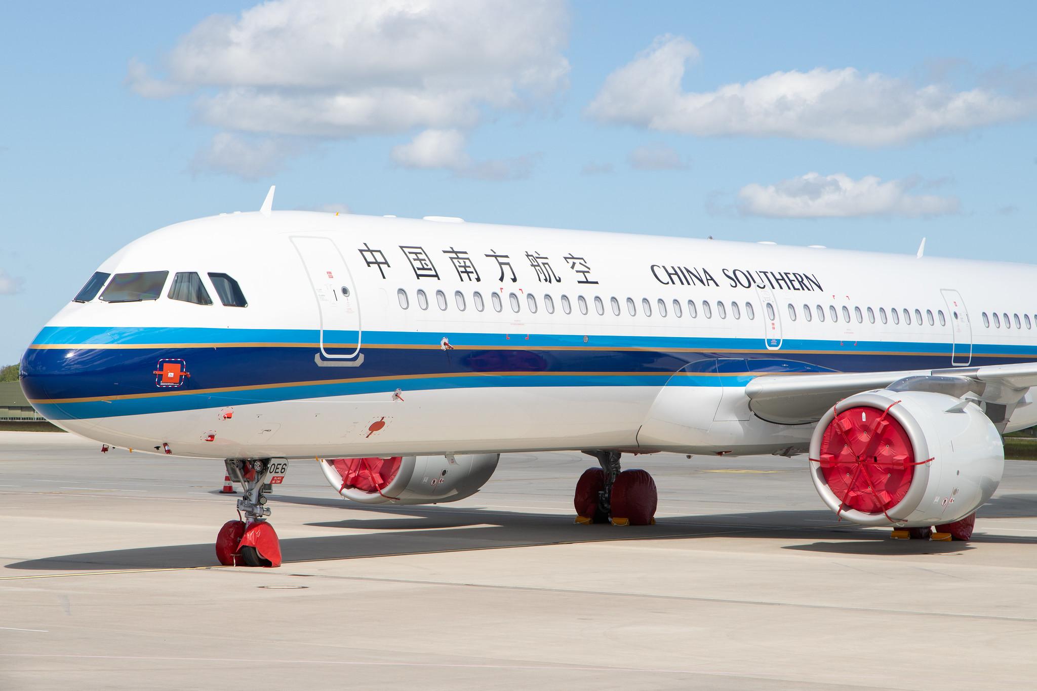 Flughafen Rostock-Laage: China Southern Airlines  (CZ/ CSN) |   Airbus A321-253NX A21N | D-AZAA | MSN 9240