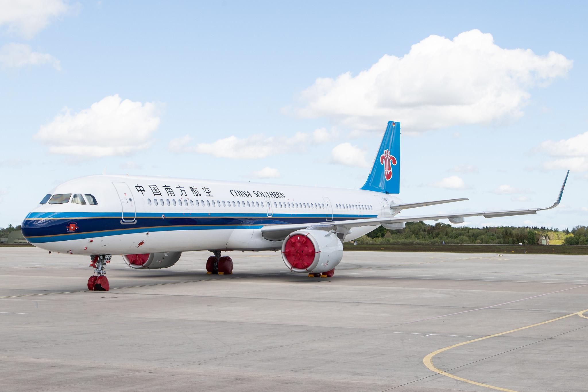 Flughafen Rostock-Laage: China Southern Airlines  (CZ/ CSN) |   Airbus A321-253NX A21N | D-AZAA | MSN 9240