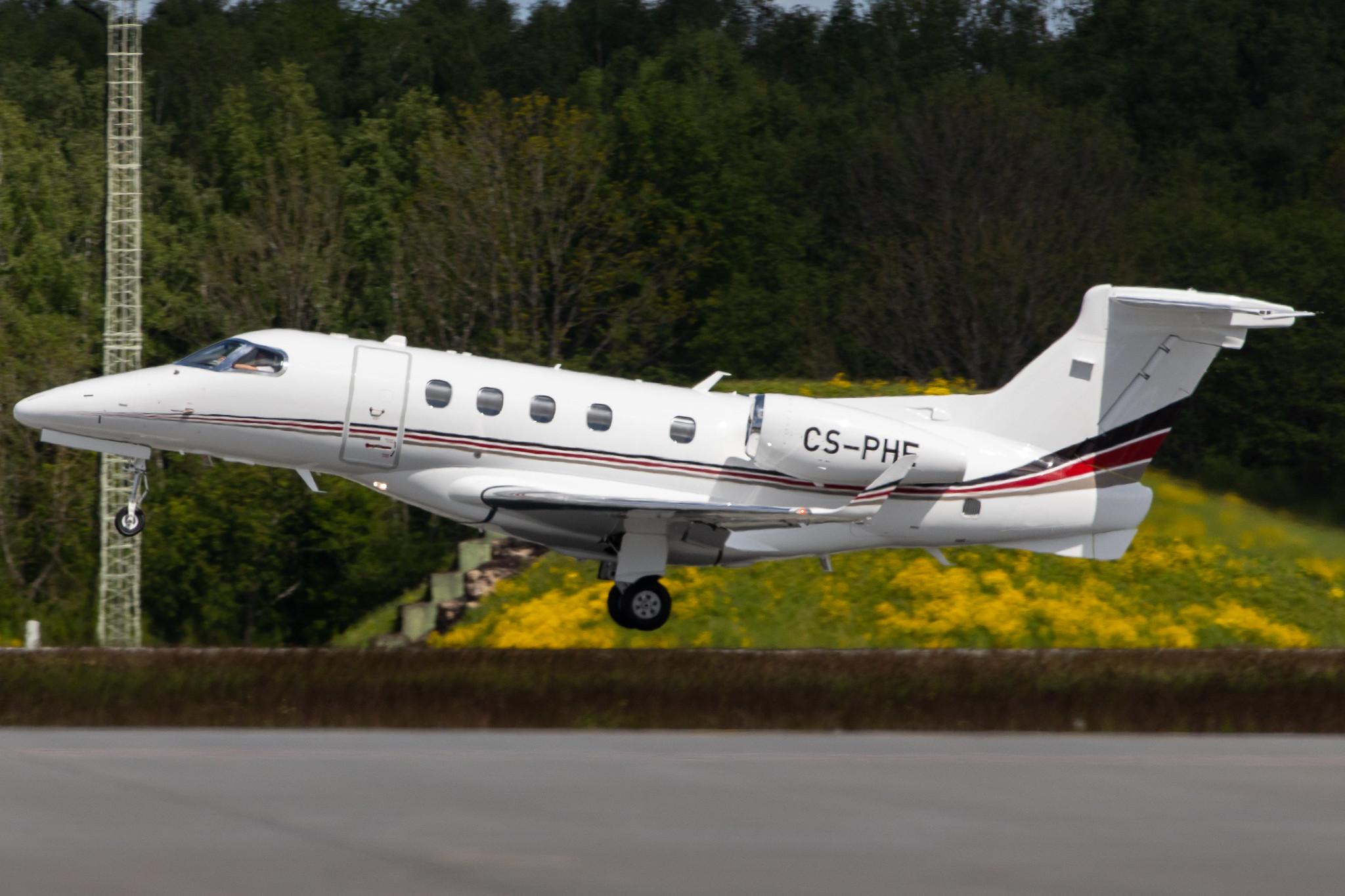 Flughafen Rostock-Laage: Netjets Europe (/ NJE) | Operator: NetJets |  Embraer Phenom 300 E55P | CS-PHE | MSN 50500252