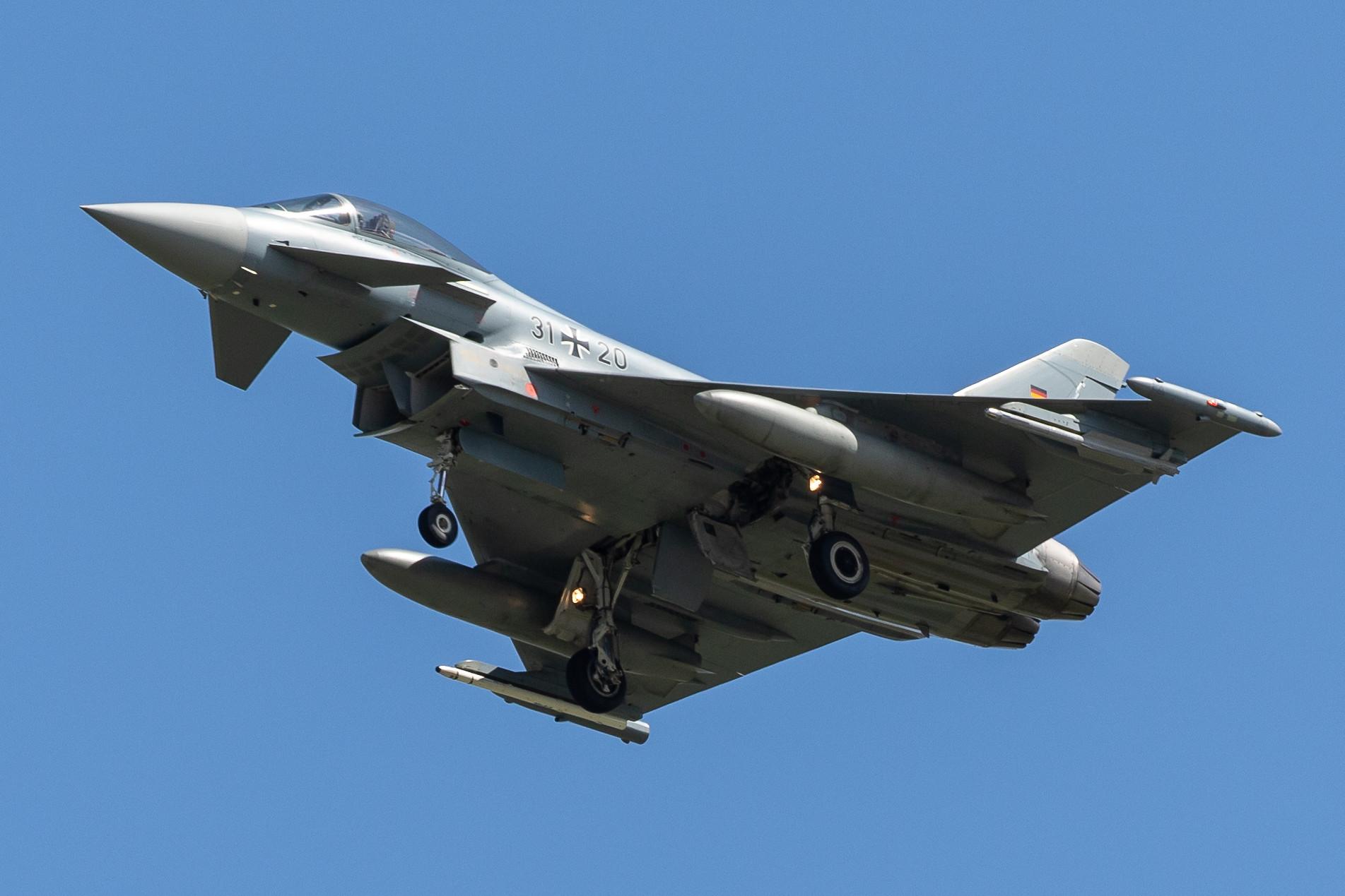 Flughafen Rostock-Laage: German Air Force |  Eurofighter Typhoon EF2000 EUFI  | 31+20 | MSN AS013