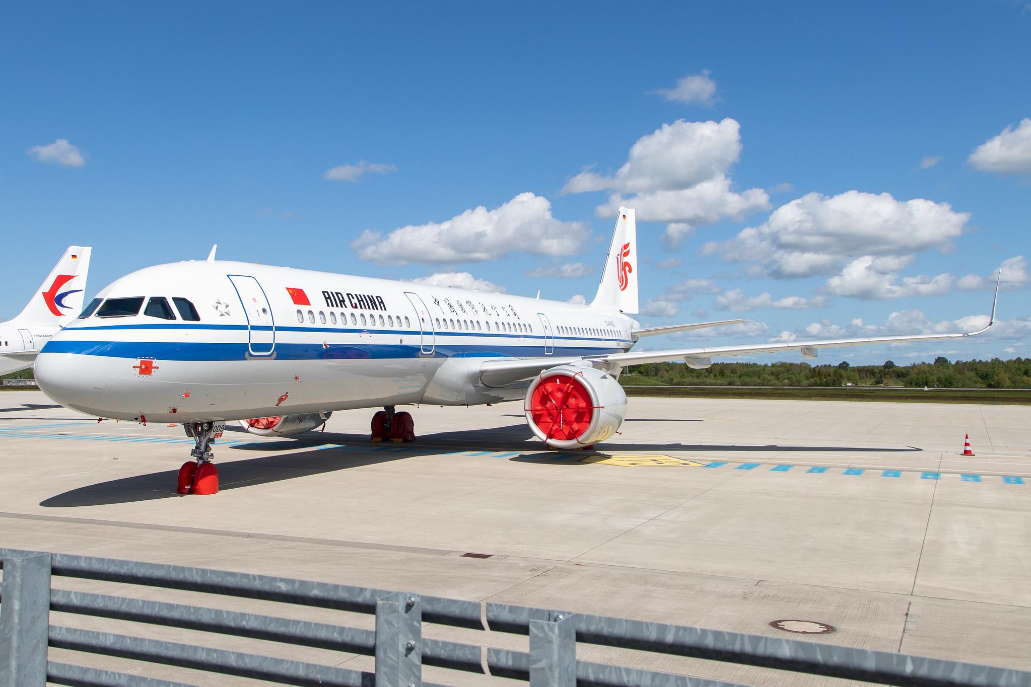 Flughafen Rostock-Laage: Air China (CA/ CCA) |  Airbus A321-271N A21N | D-AVXE | MSN 9345