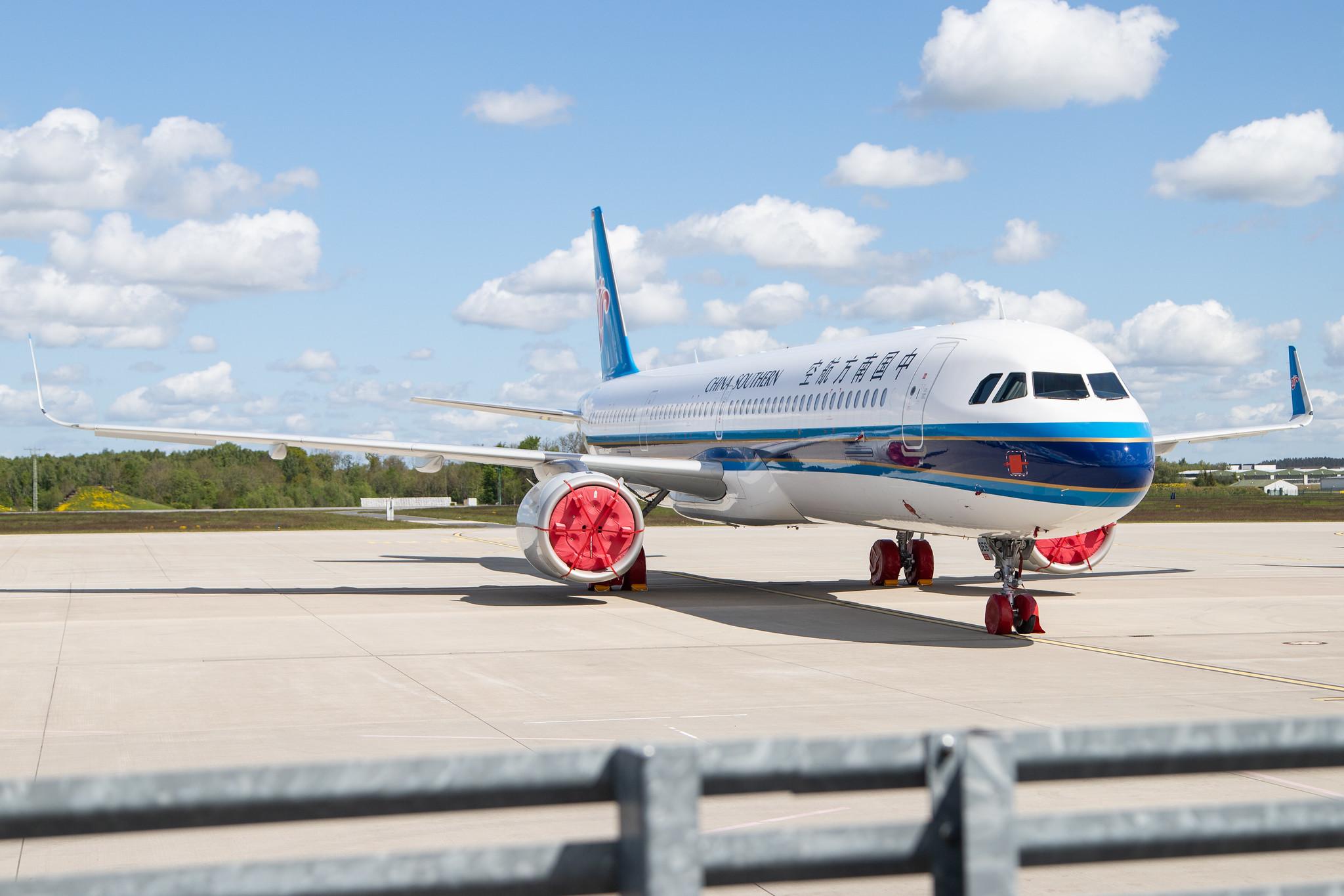 Flughafen Rostock-Laage: China Southern Airlines  (CZ / CSN) | Airbus A321-253NX A21N | D-AZAA | MSN 9240