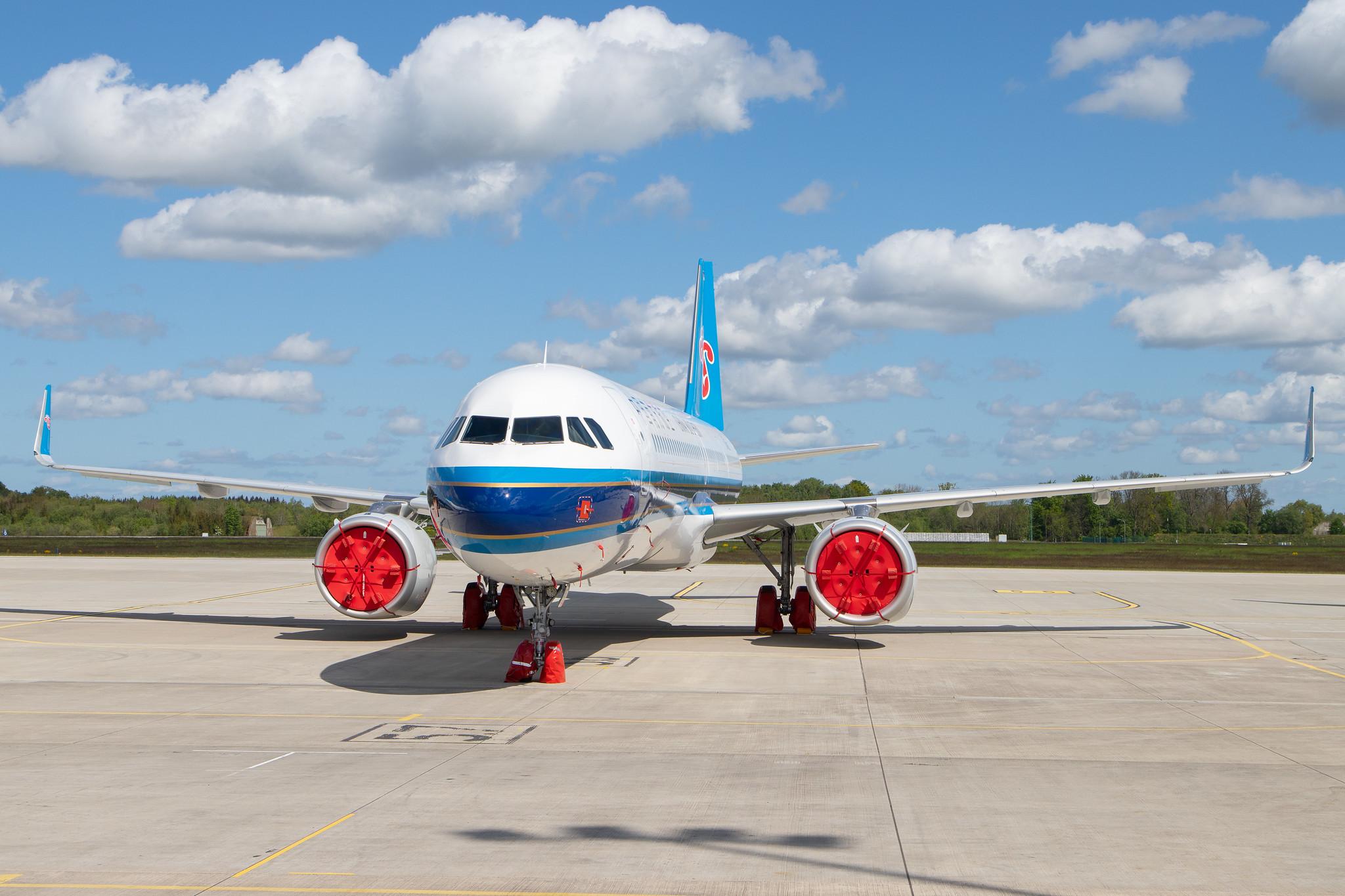 Flughafen Rostock-Laage: China Southern Airlines  (CZ / CSN) | Airbus A321-253NX A21N | D-AVXS | MSN 9325