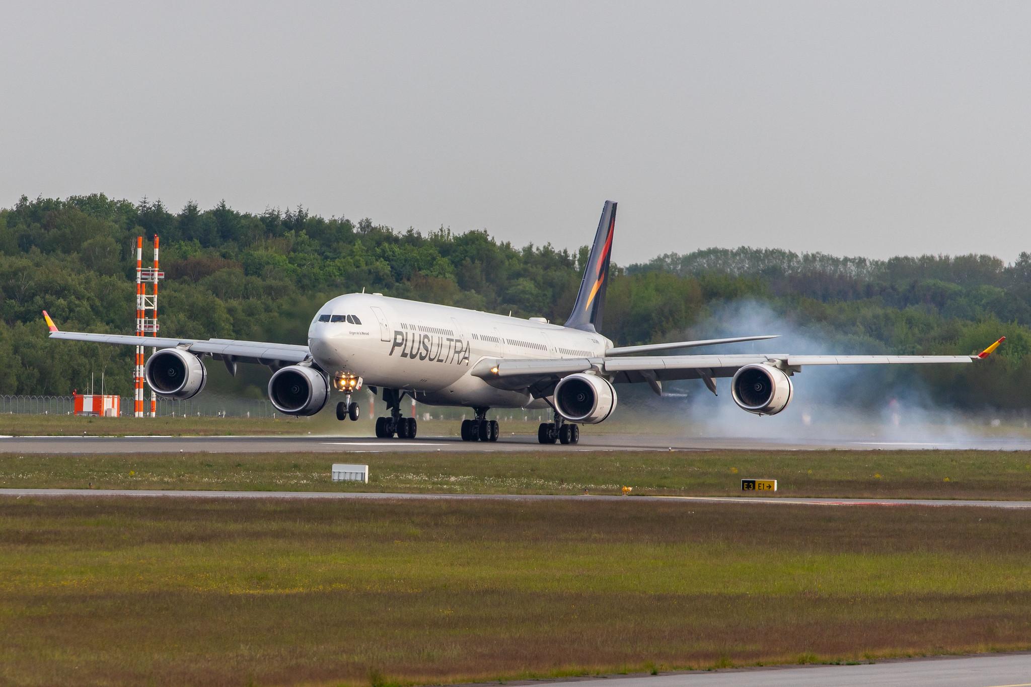 Hamburg Airport: Plus Ultra (PU / PUE) |  Airbus A340-642 A346 | EC-NFP | MSN 0933