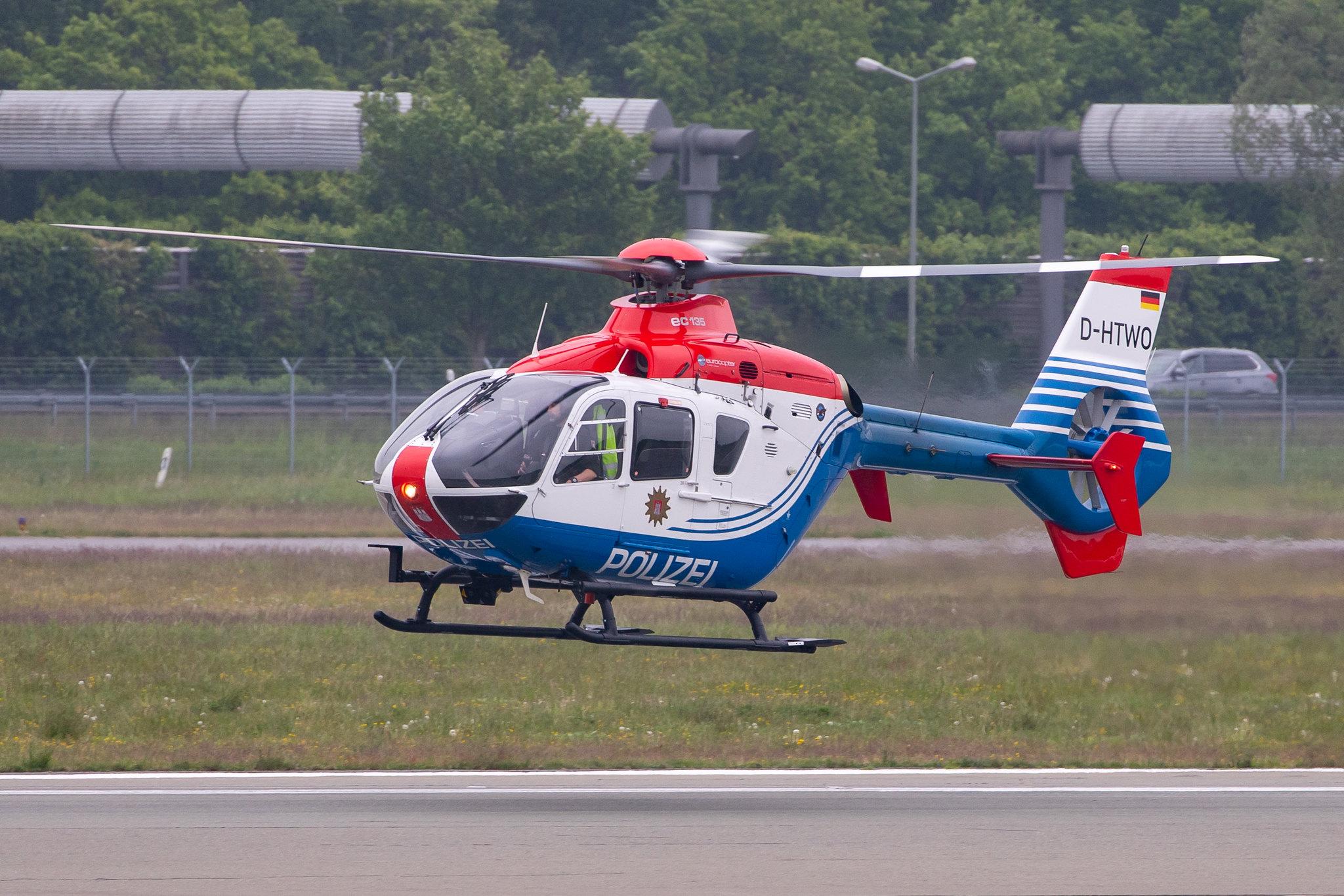 Hamburg Airport: Polizei Hamburg |  Airbus Helicopters H135 EC35 | D-HTWO | MSN 0343
