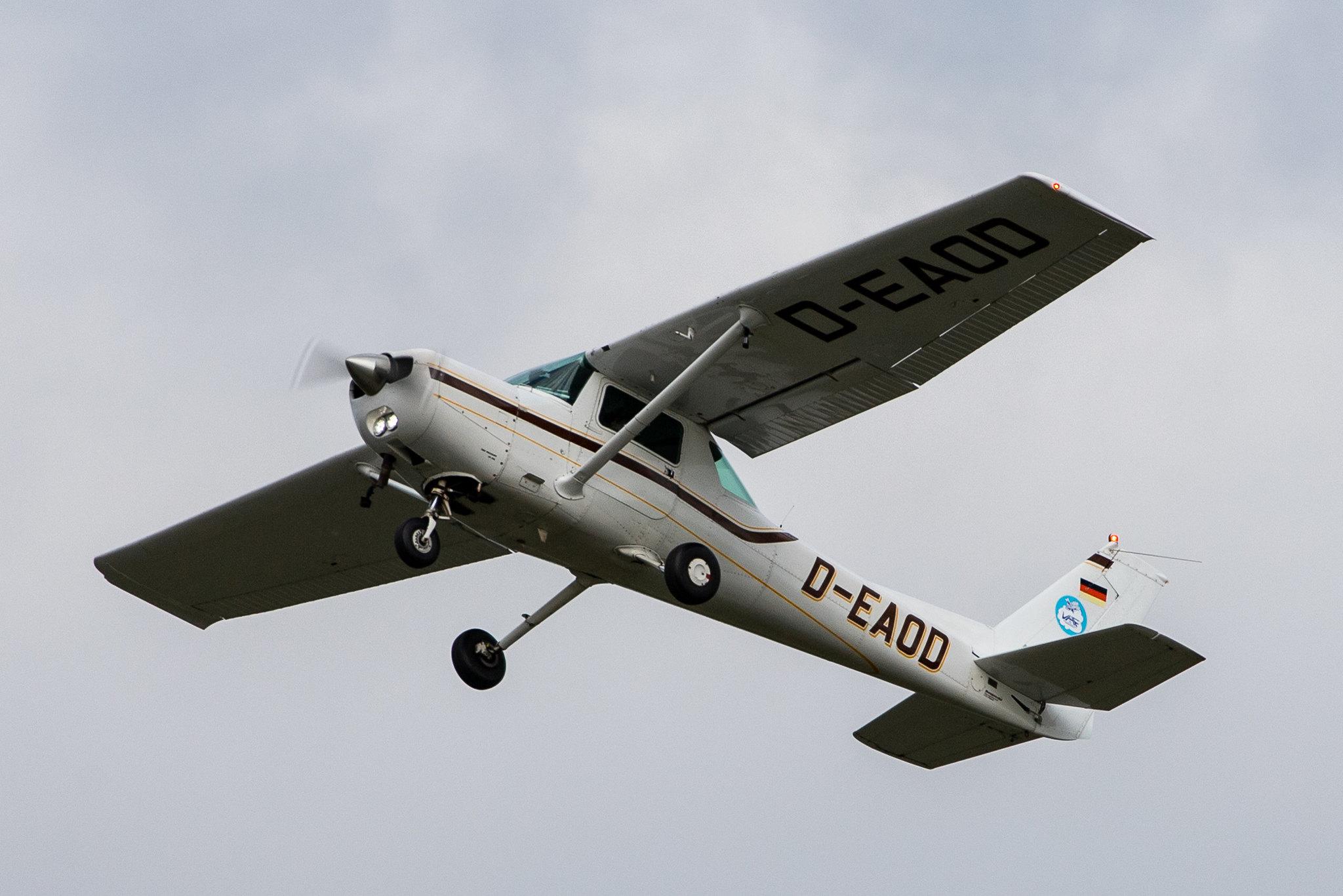 Hamburg Airport: Private owner |  Cessna F152 C152 | D-EAOD | MSN F15201910