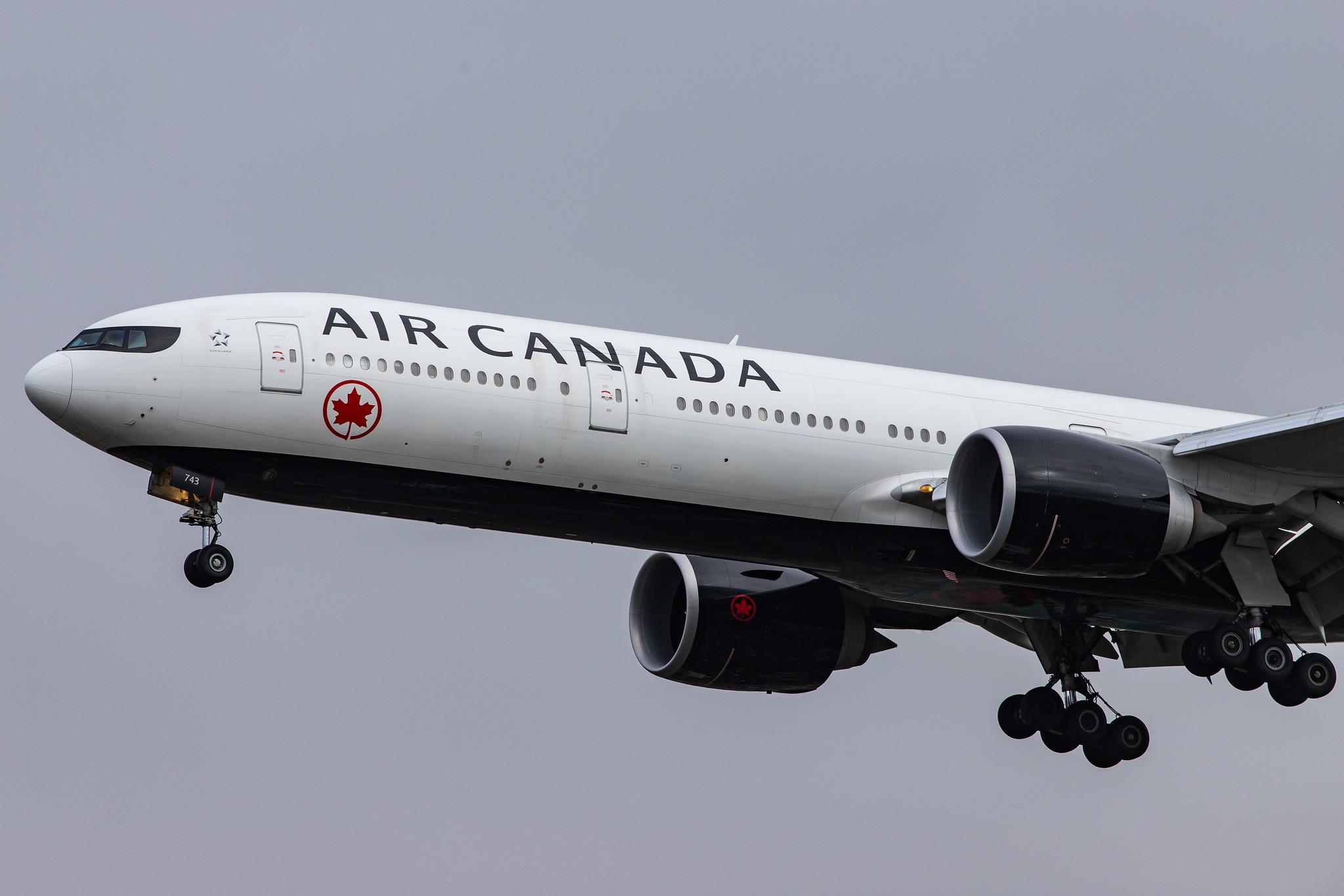 London Heathrow Airport: Air Canada (AC / ACA) |  Boeing 777-333(ER) B77W | C-FIVW | MSN 42218