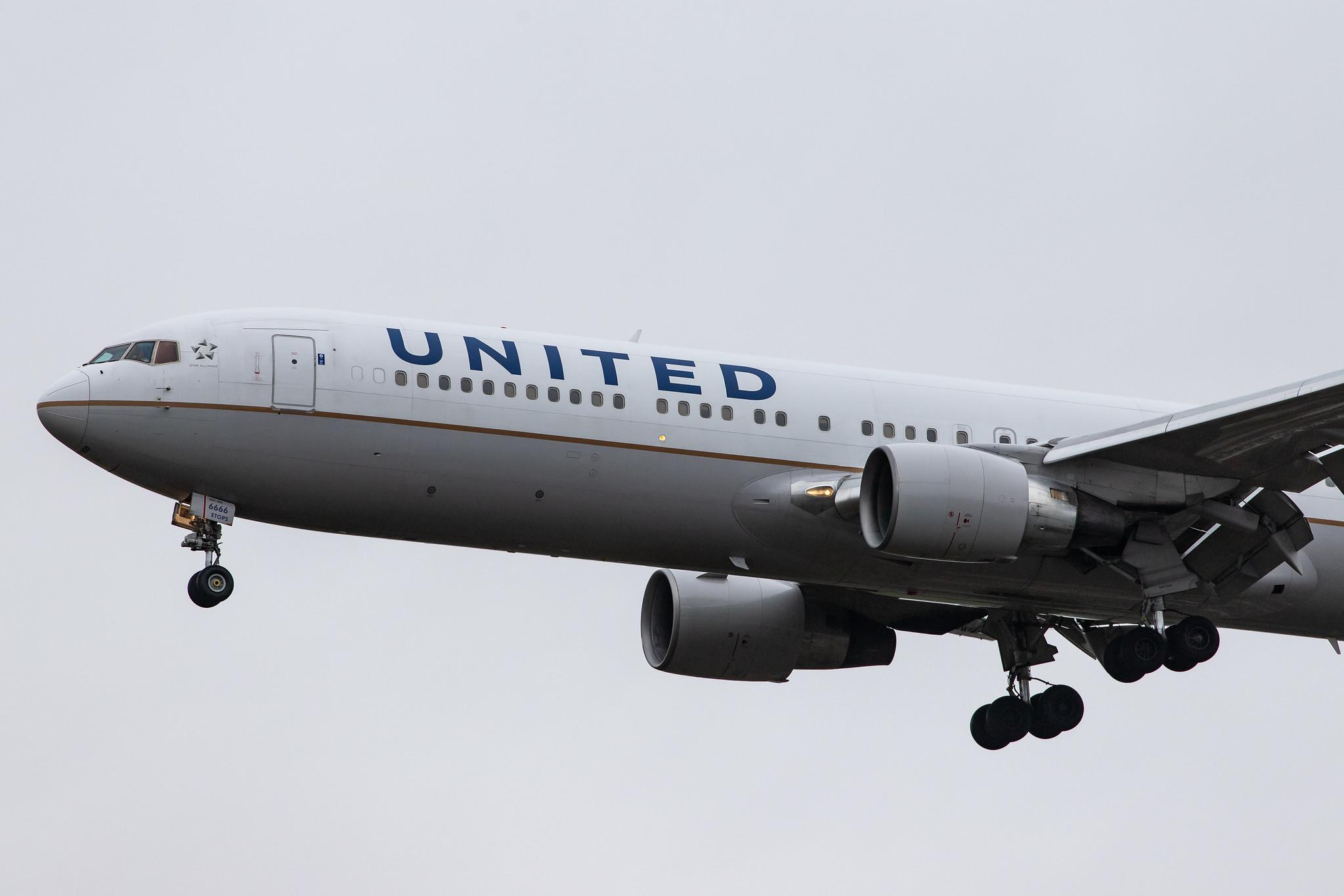 London Heathrow Airport: United Airlines (UA / UAL) |  Boeing 767-322(ER) B763 | N666UA | MSN 29238