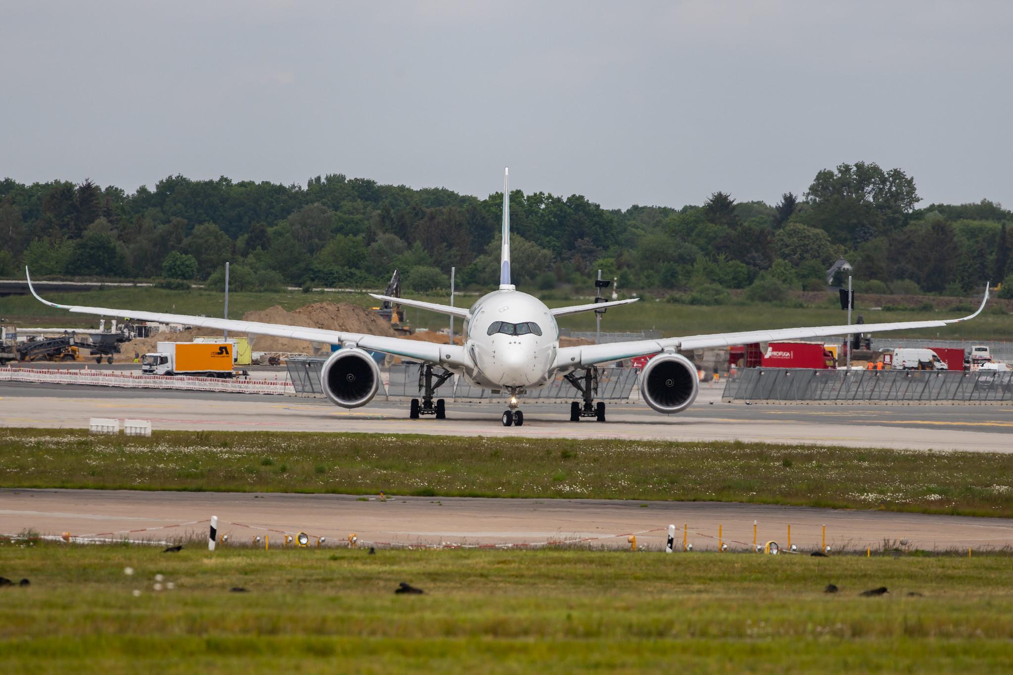Hamburg Airport: Evelop Airlines (E9 / EVE) |  Airbus A350-941 A359 | EC-NBO | MSN 293