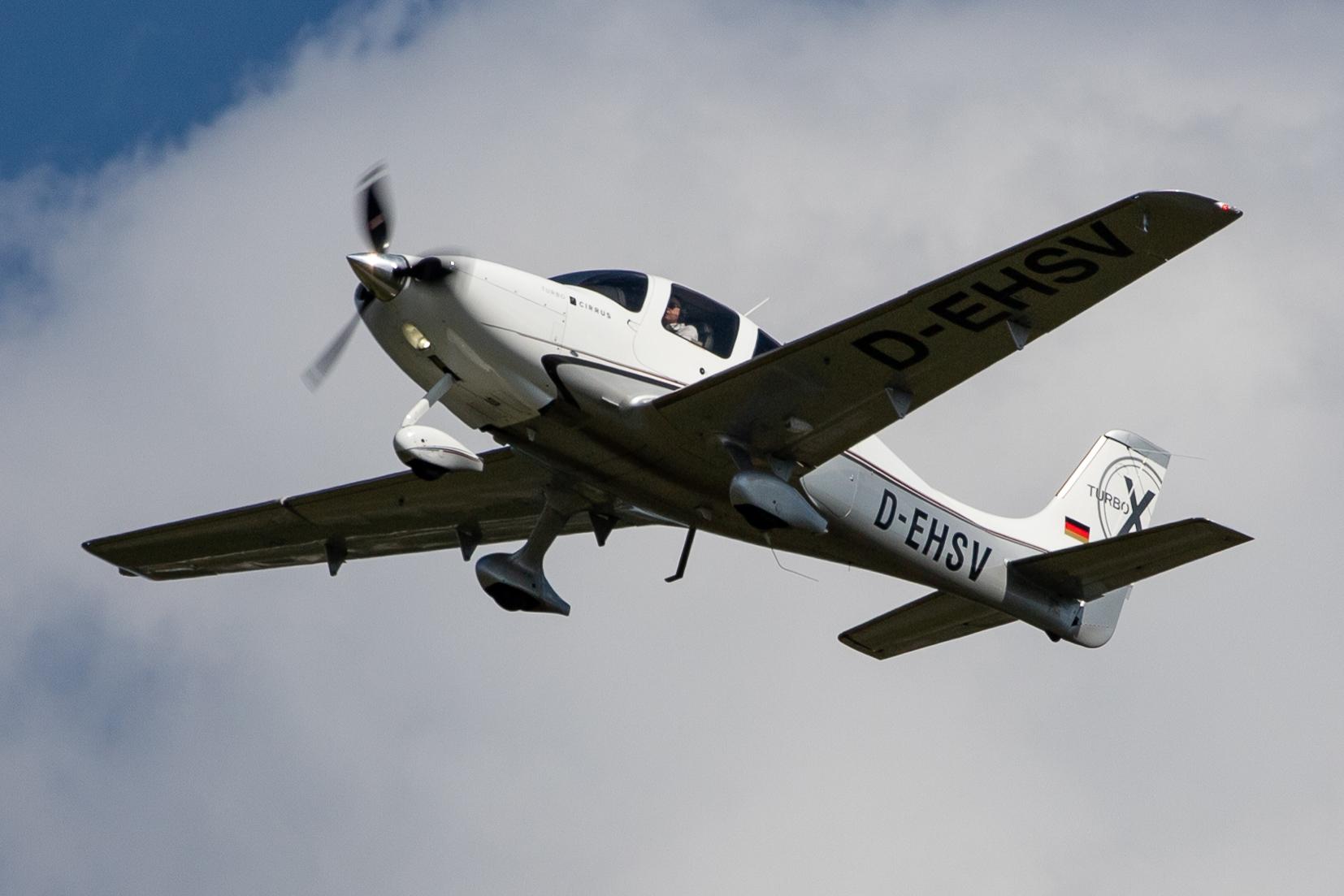 Hamburg Airport: Private Owner |  Cirrus SR22 SR22 | D-EHSV | MSN 3500