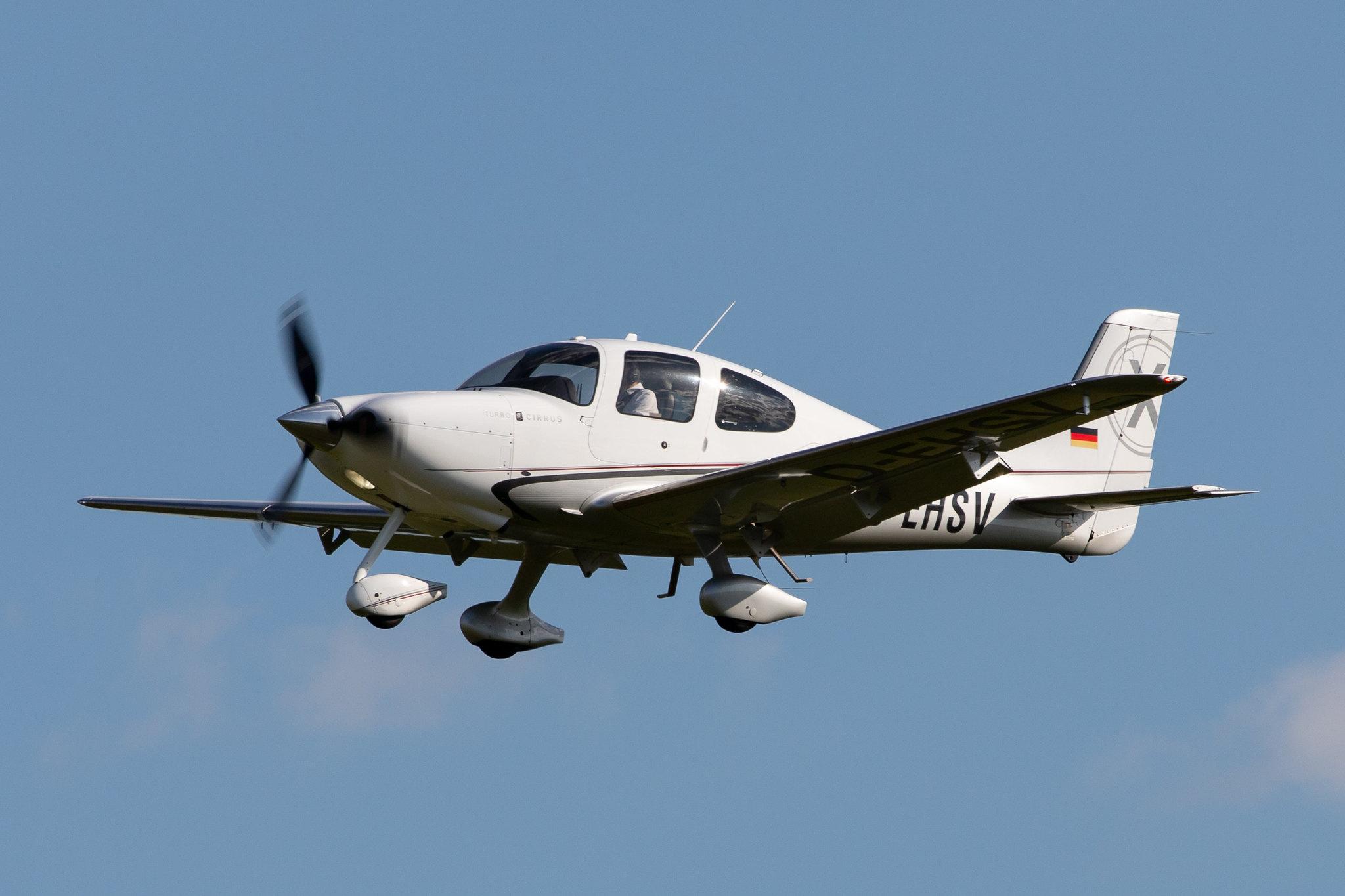Hamburg Airport: Private Owner |  Cirrus SR22 SR22 | D-EHSV | MSN 3500