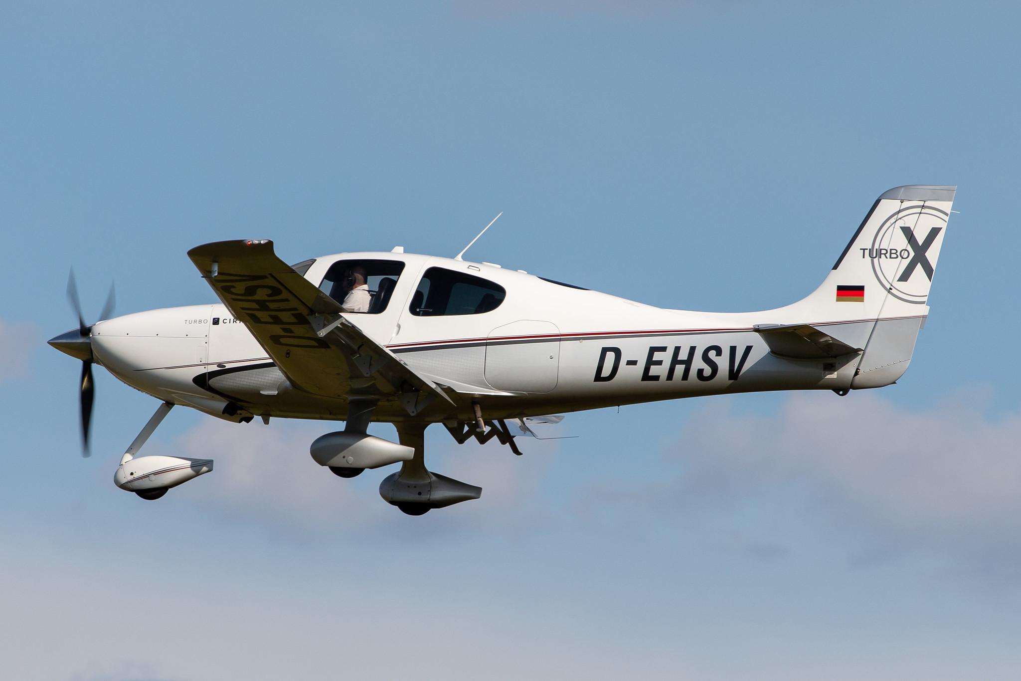 Hamburg Airport: Private Owner |  Cirrus SR22 SR22 | D-EHSV | MSN 3500