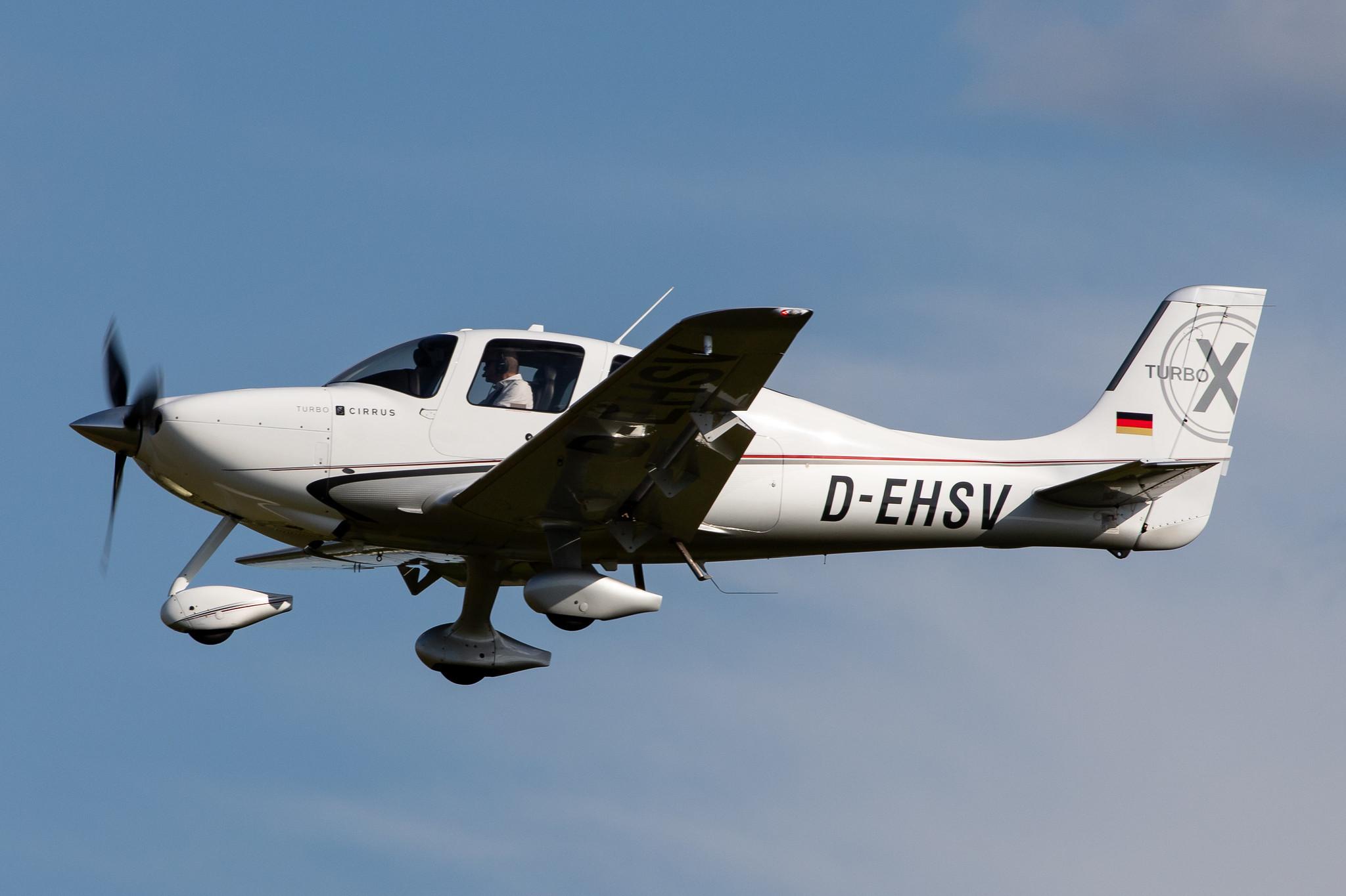 Hamburg Airport: Private Owner |  Cirrus SR22 SR22 | D-EHSV | MSN 3500