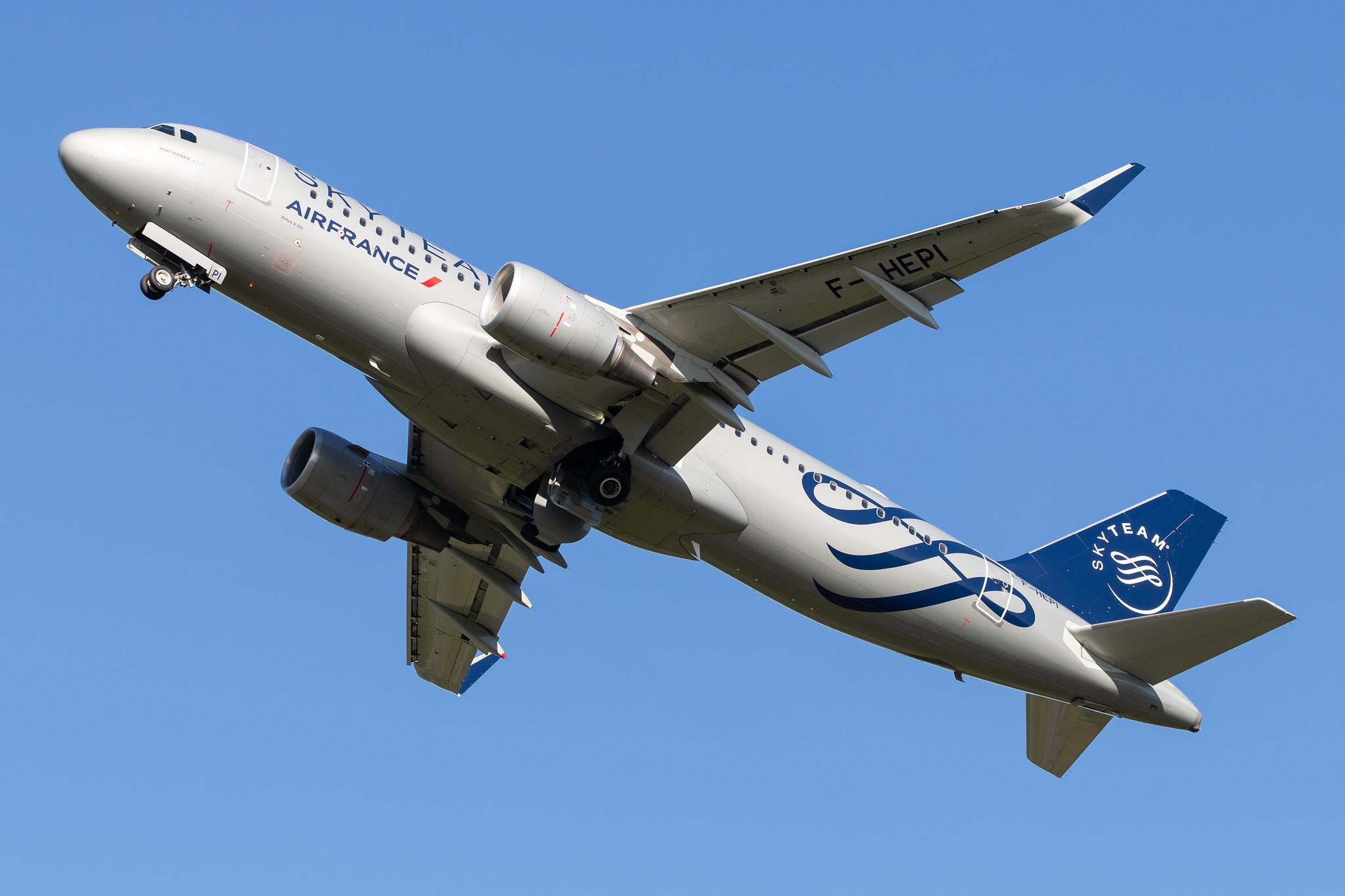 Hamburg Airport: Air France (AF / AFR) |  Livery: Skyteam Livery |  Airbus A320-214 A320 | F-HEPI | MSN 7713