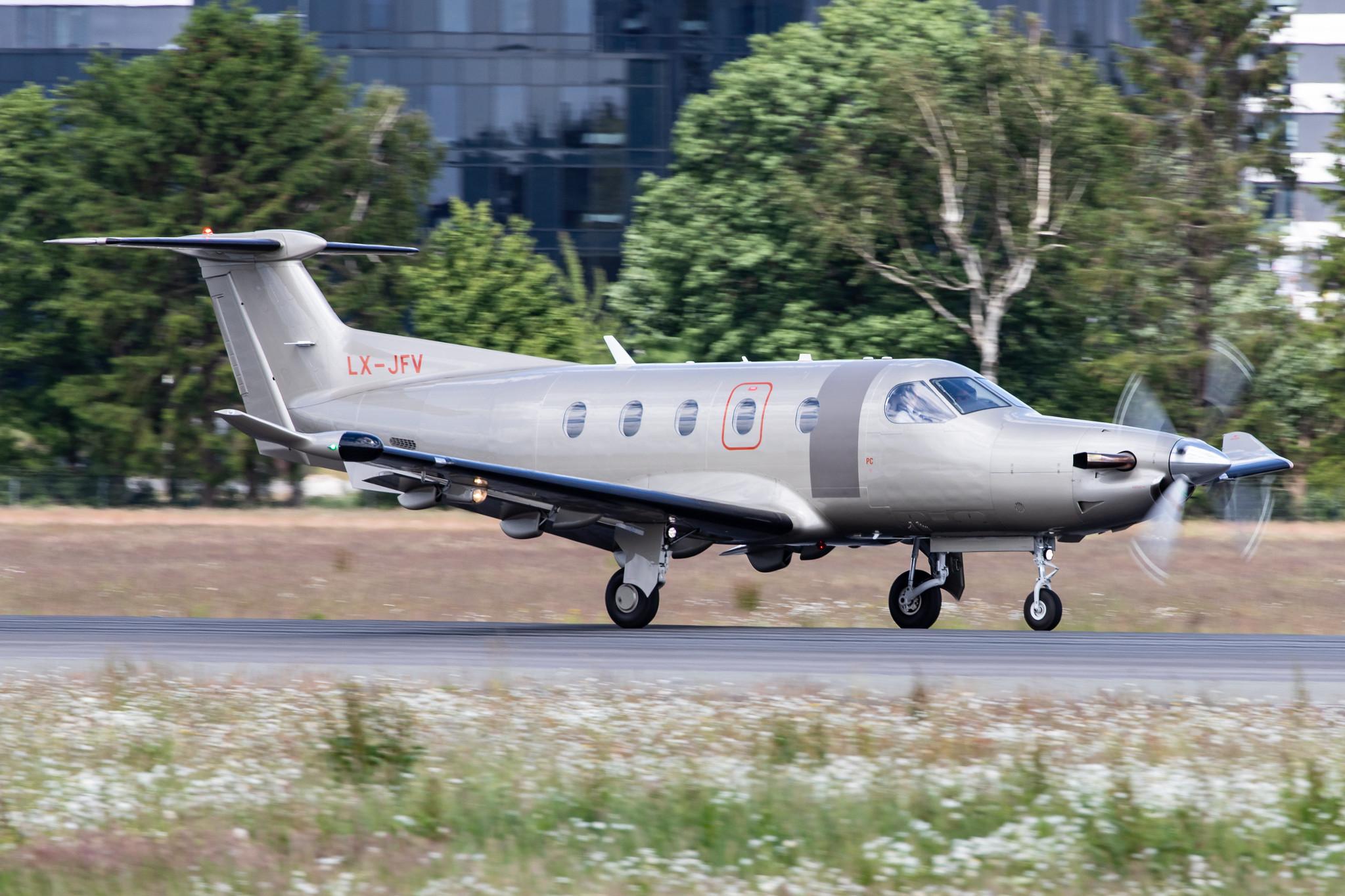 Hamburg Airport: Jetfly Aviation (/ JFA) |  Pilatus PC-12/47E PC12 | LX-JFV | MSN 1409