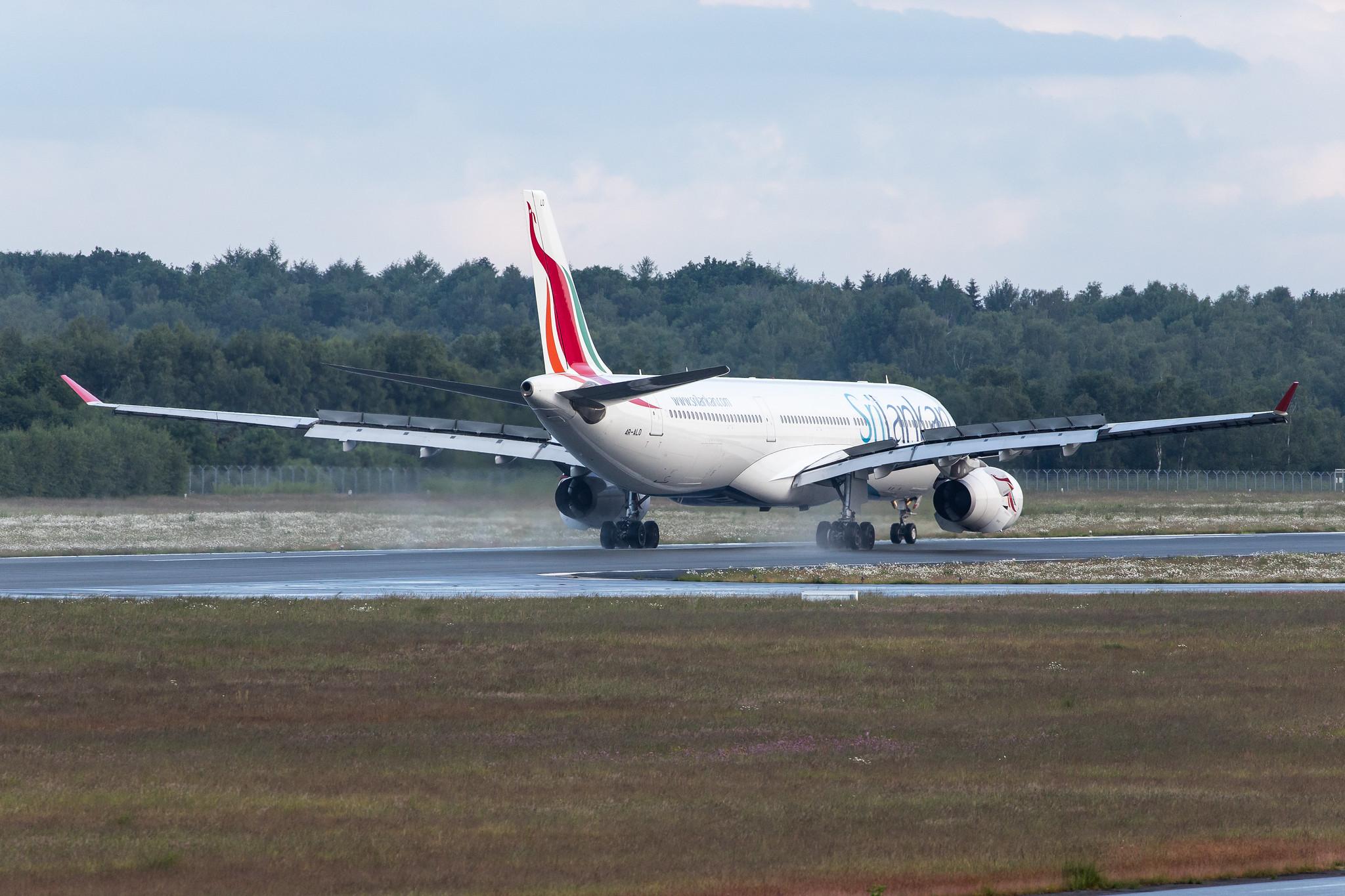 Hamburg Airport: SriLankan Airlines (UL / ALK) |  Airbus A330-343 A333 | 4R-ALO | MSN 1650