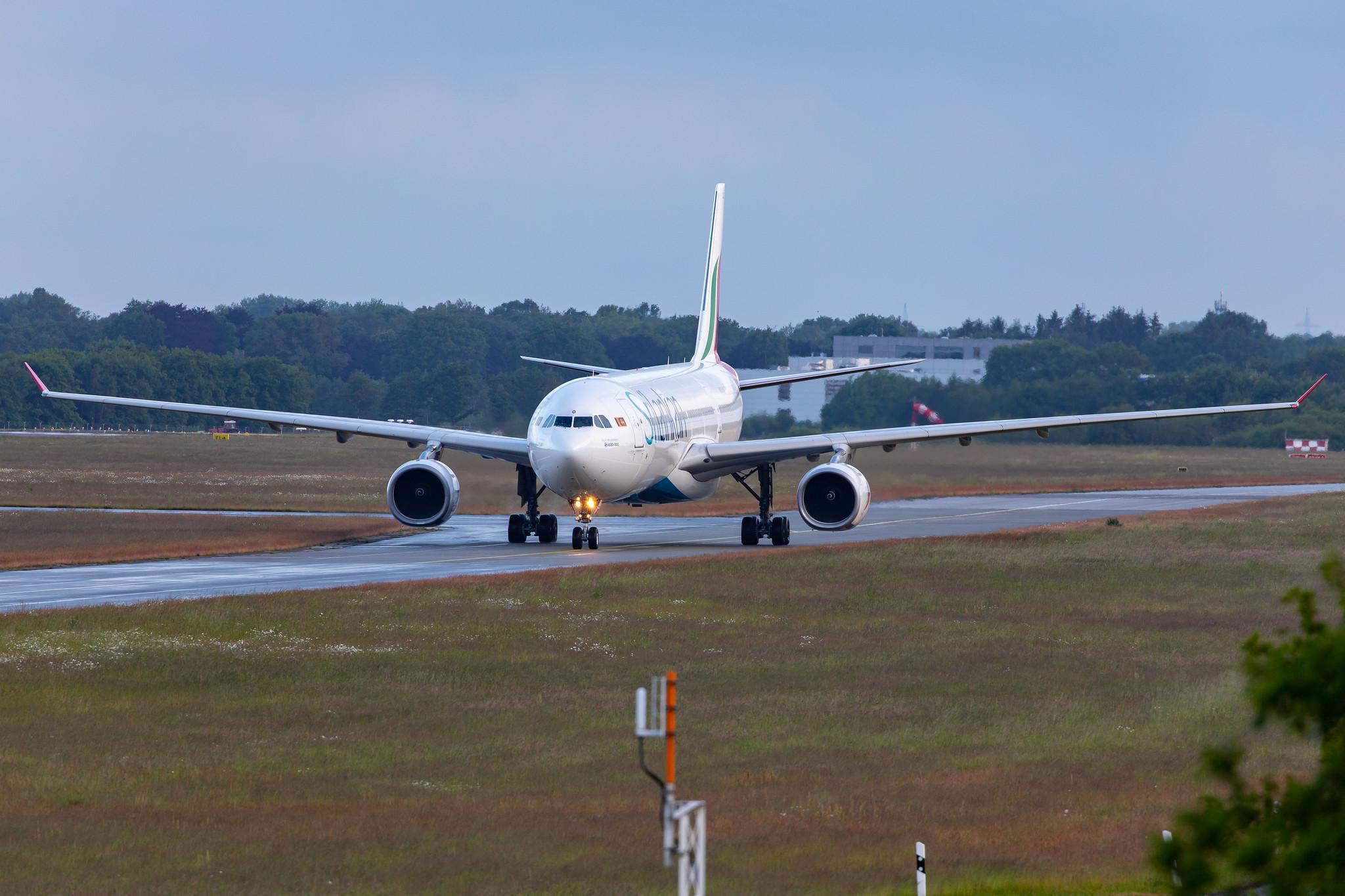 Hamburg Airport: SriLankan Airlines (UL / ALK) |  Airbus A330-343 A333 | 4R-ALO | MSN 1650