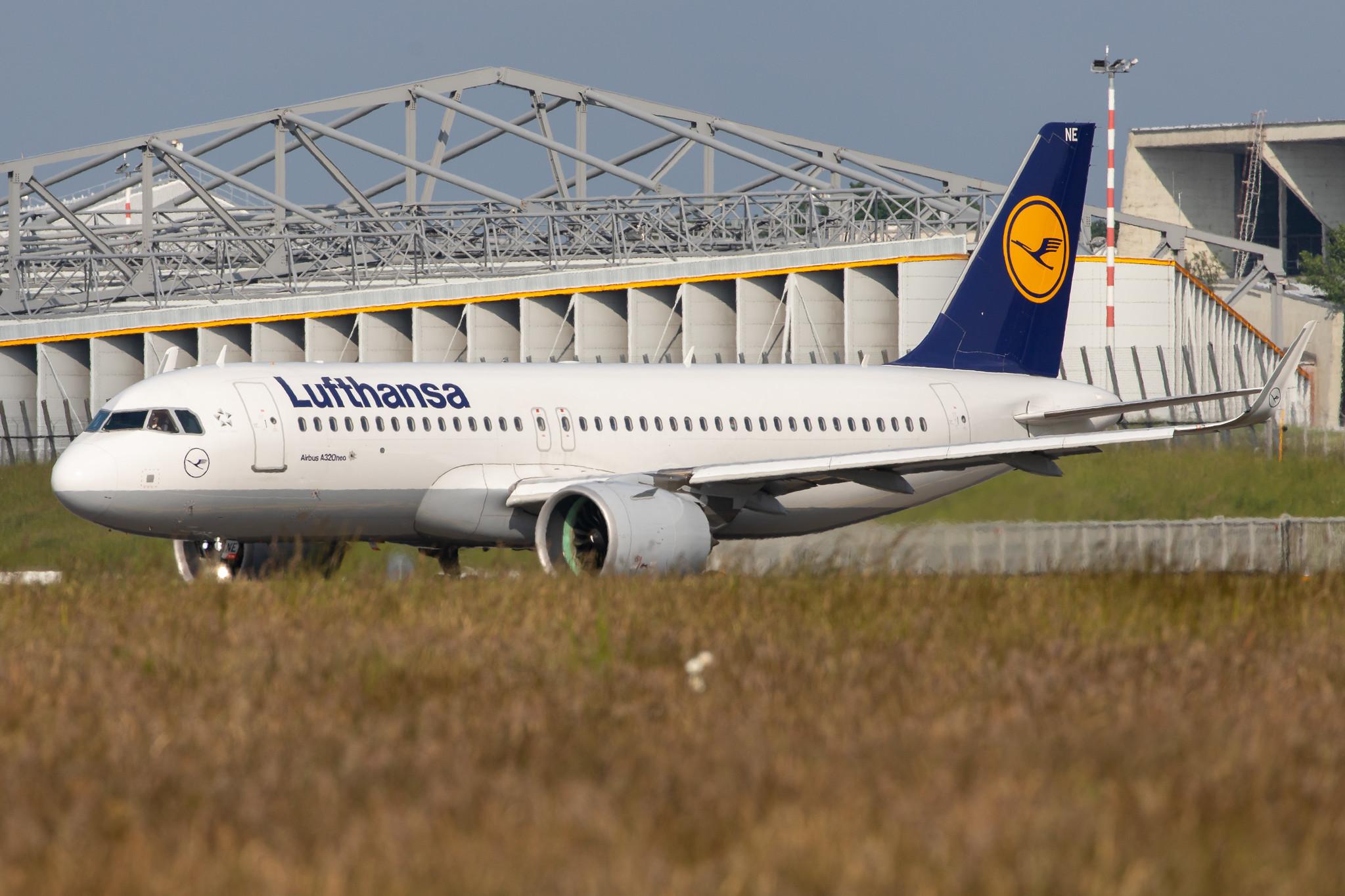 Hamburg Airport: Lufthansa (LH / DLH) |  Airbus A320-271N A20N | D-AINE | MSN 7103