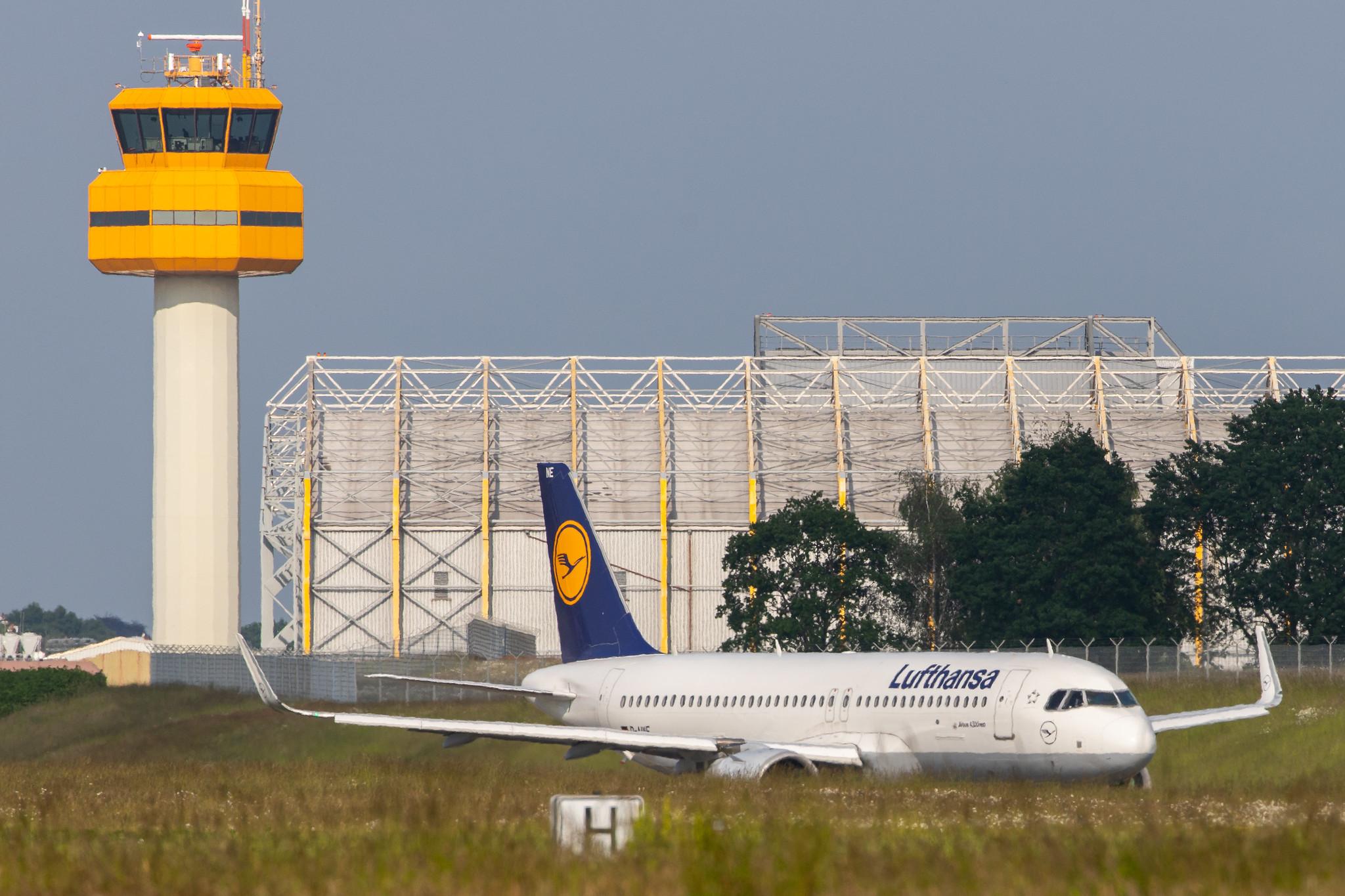 Hamburg Airport: Lufthansa (LH / DLH) |  Airbus A320-271N A20N | D-AINE | MSN 7103