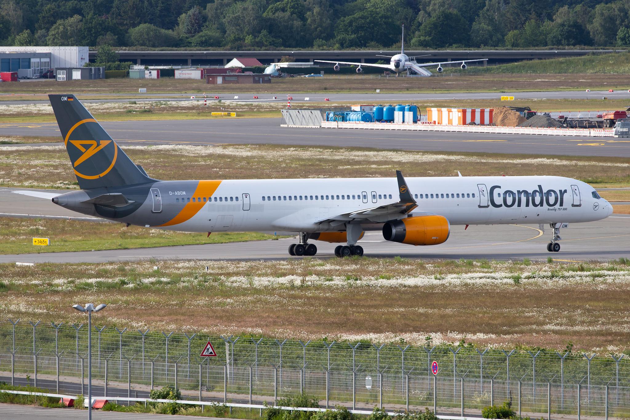 Hamburg Airport: Condor (DE / CFG) |  Boeing 757-330 B753 | D-ABOM | MSN 29022