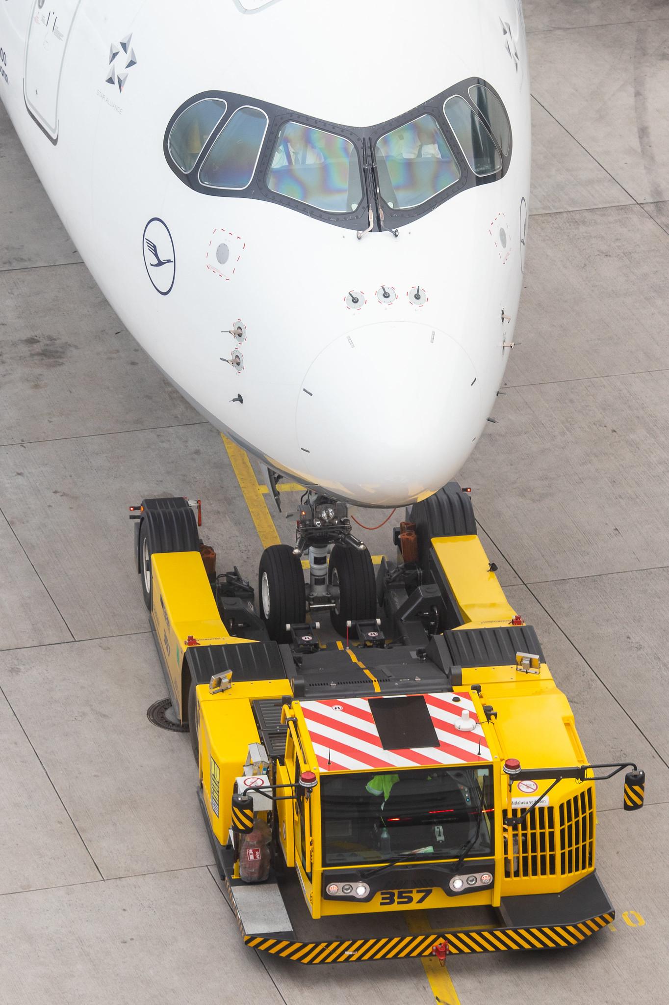 Munich Airport: Lufthansa (LH / DLH) |  Airbus A350-941 A359 | D-AIXD | MSN 127