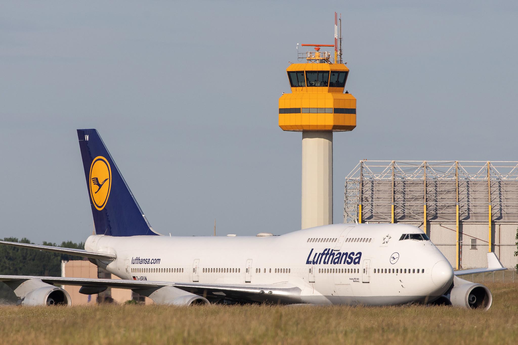 Hamburg Airport: Lufthansa (LH / DLH) |  Boeing 747-430 B744 | D-ABVW | MSN 29493