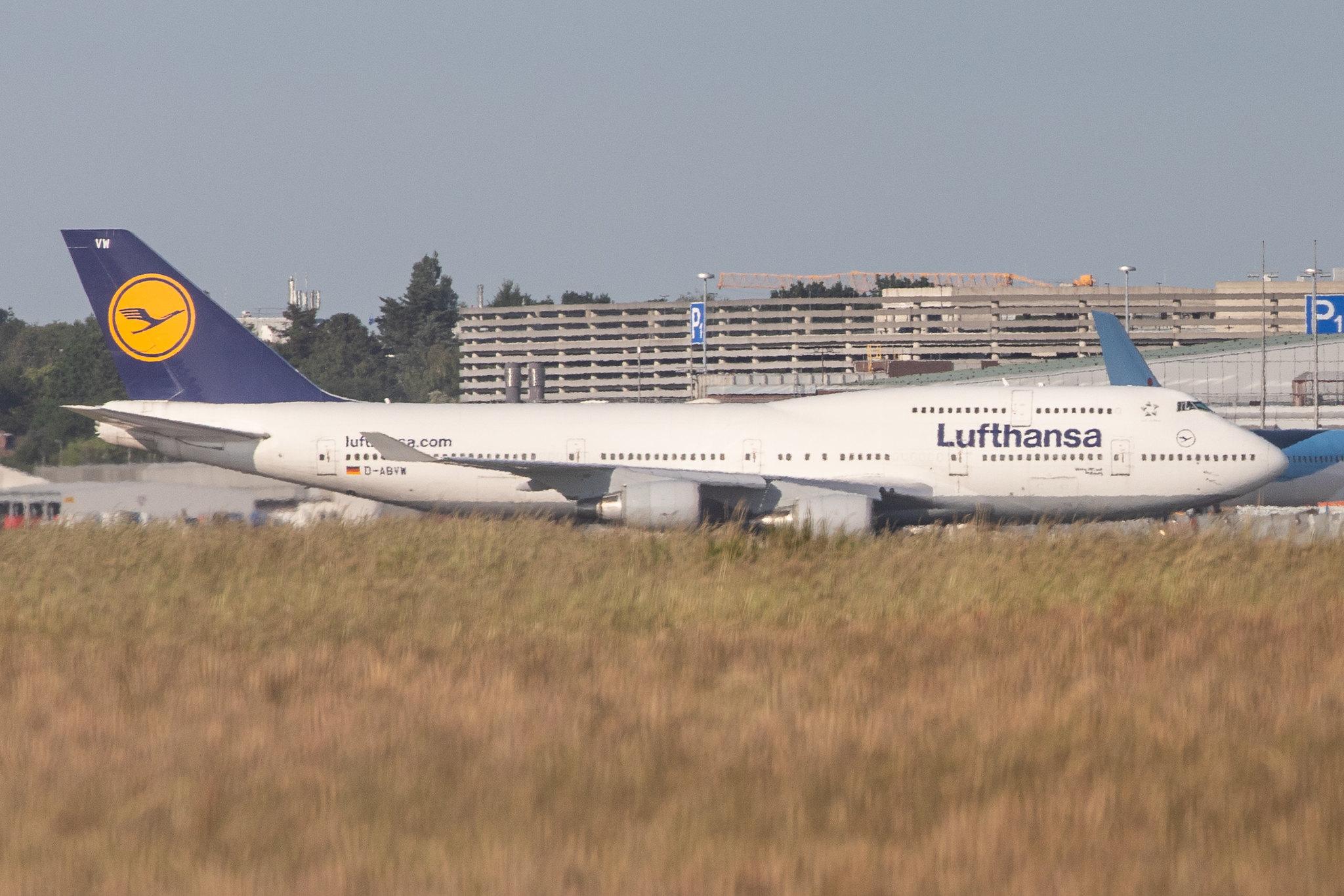 Hamburg Airport: Lufthansa (LH / DLH) |  Boeing 747-430 B744 | D-ABVW | MSN 29493