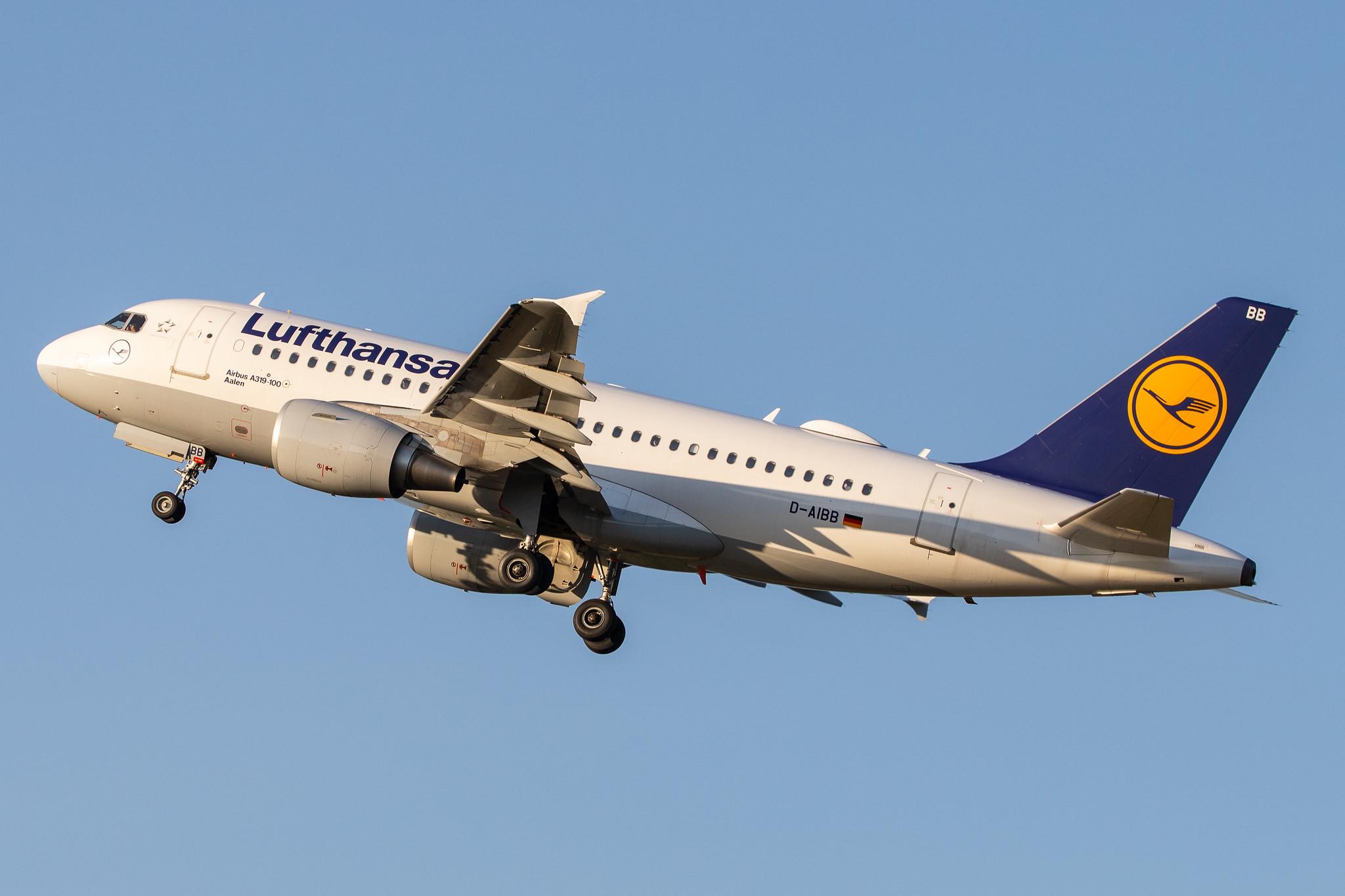 Hamburg Airport: Lufthansa (LH / DLH) |  Airbus A319-112 A319 | D-AIBB | MSN 4182