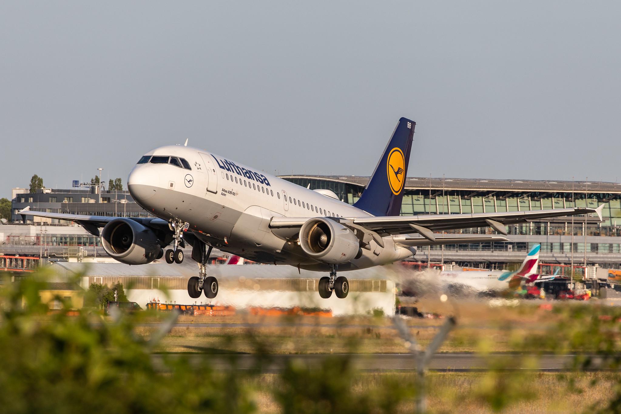 Hamburg Airport: Lufthansa (LH / DLH) |  Airbus A319-112 A319 | D-AIBB | MSN 4182