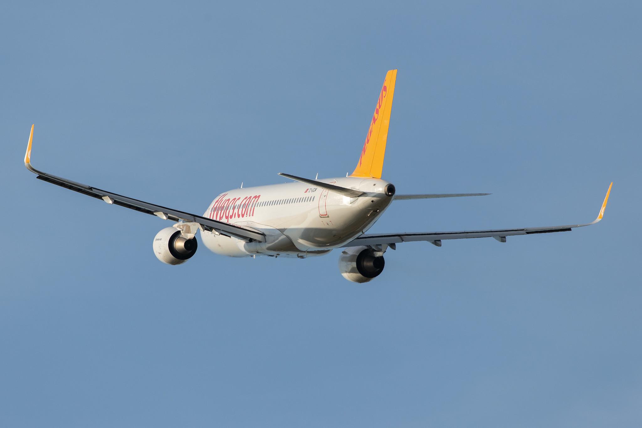 Hamburg Airport: Pegasus Airlines (PC / PGT) |  Airbus A320-214 A320 | TC-DCM | MSN 7200