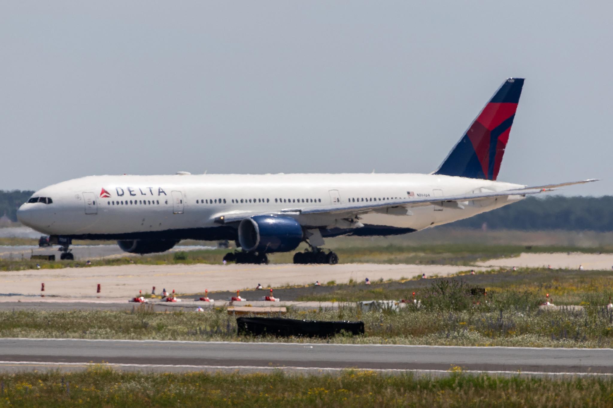 Frankfurt Airport: Delta Air Lines (DL / DAL) |  Boeing 777-232(ER) B772 | N864DA | MSN 29736