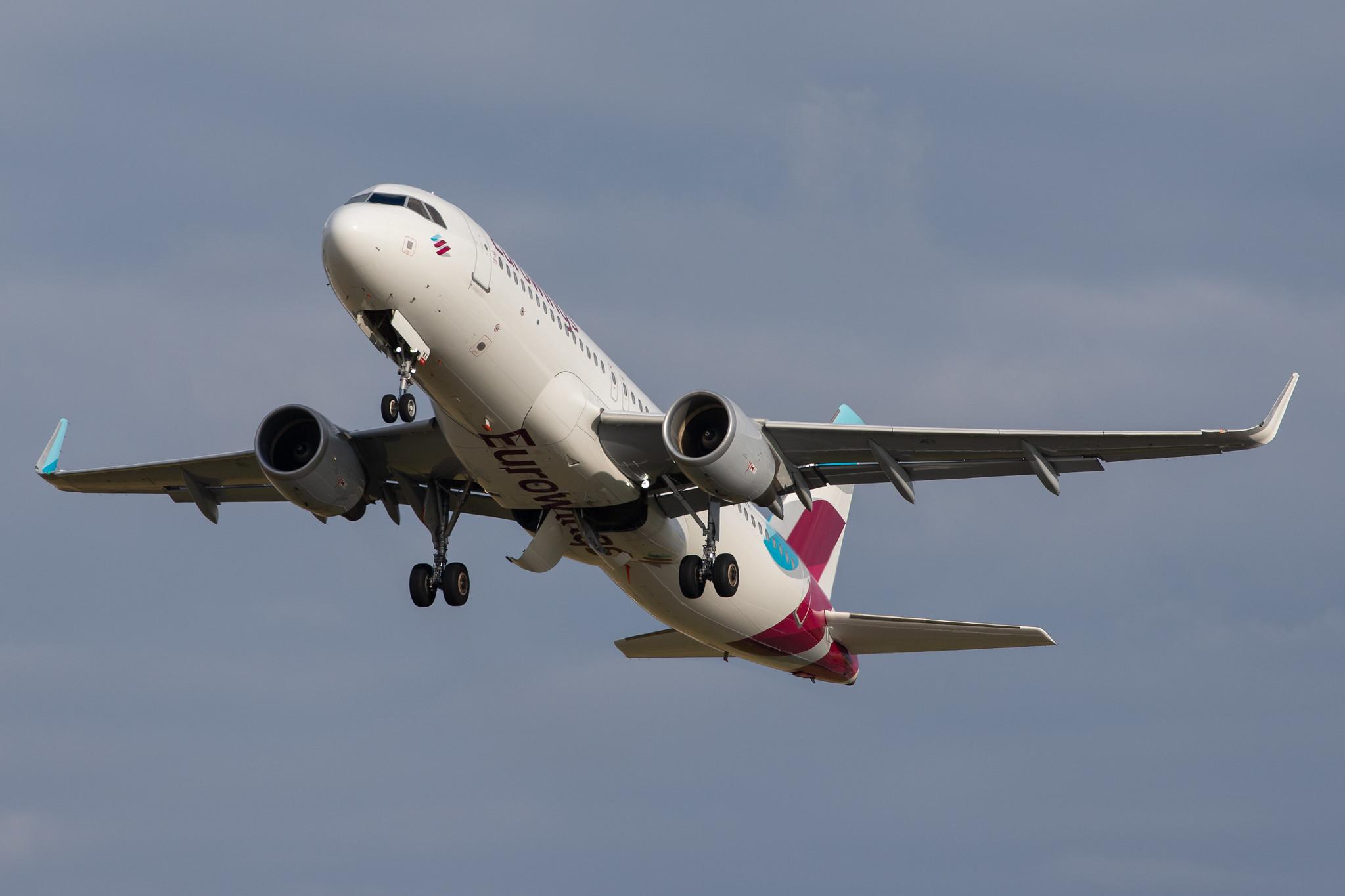Hamburg Airport: Eurowings (EW / EWG) |  Airbus A320-214 A320 | D-AEWK | MSN 7261