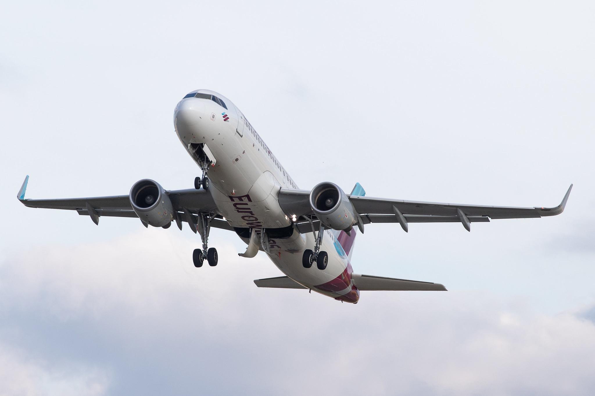 Hamburg Airport: Eurowings (EW / EWG) |  Airbus A320-214 A320 | D-AEWV | MSN 7545
