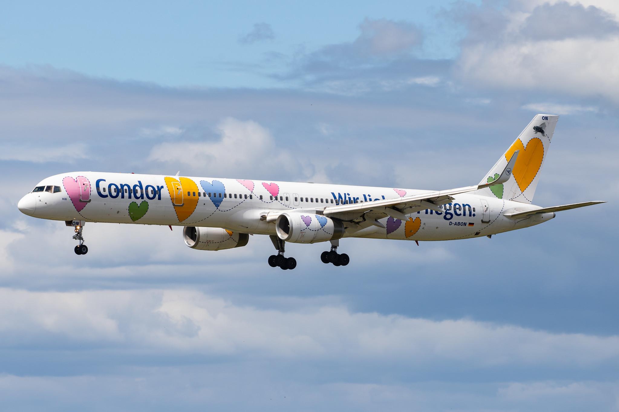Hamburg Airport: Condor (DE / CFG) |  Livery: Wir Lieben Fliegen Livery |  Boeing 757-330 B753 | D-ABON | MSN 29023