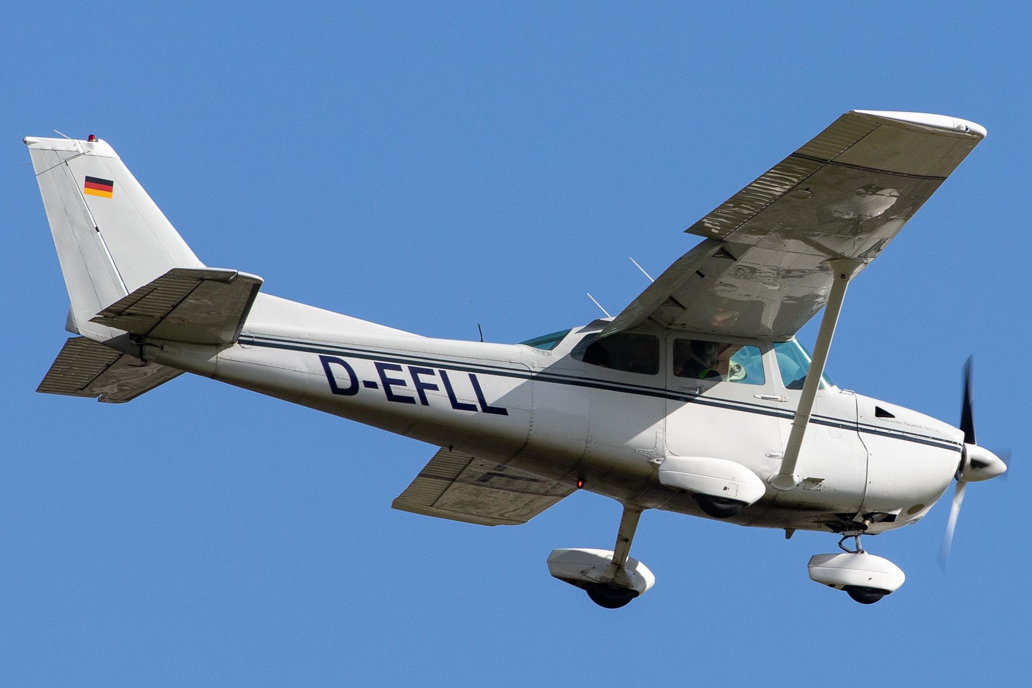 Hamburg Airport: Private Owner |  Cessna 172P Skyhawk C172 | D-EFLL | MSN 172-75489