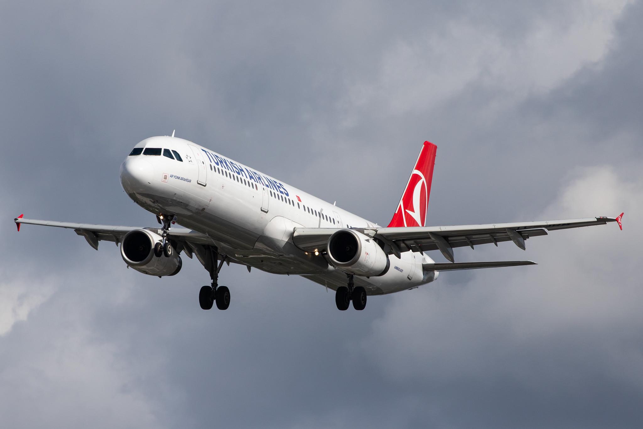 Hamburg Airport: Turkish Airlines (TK / THY) |  Airbus A321-231 A321 | TC-JRM | MSN 4643