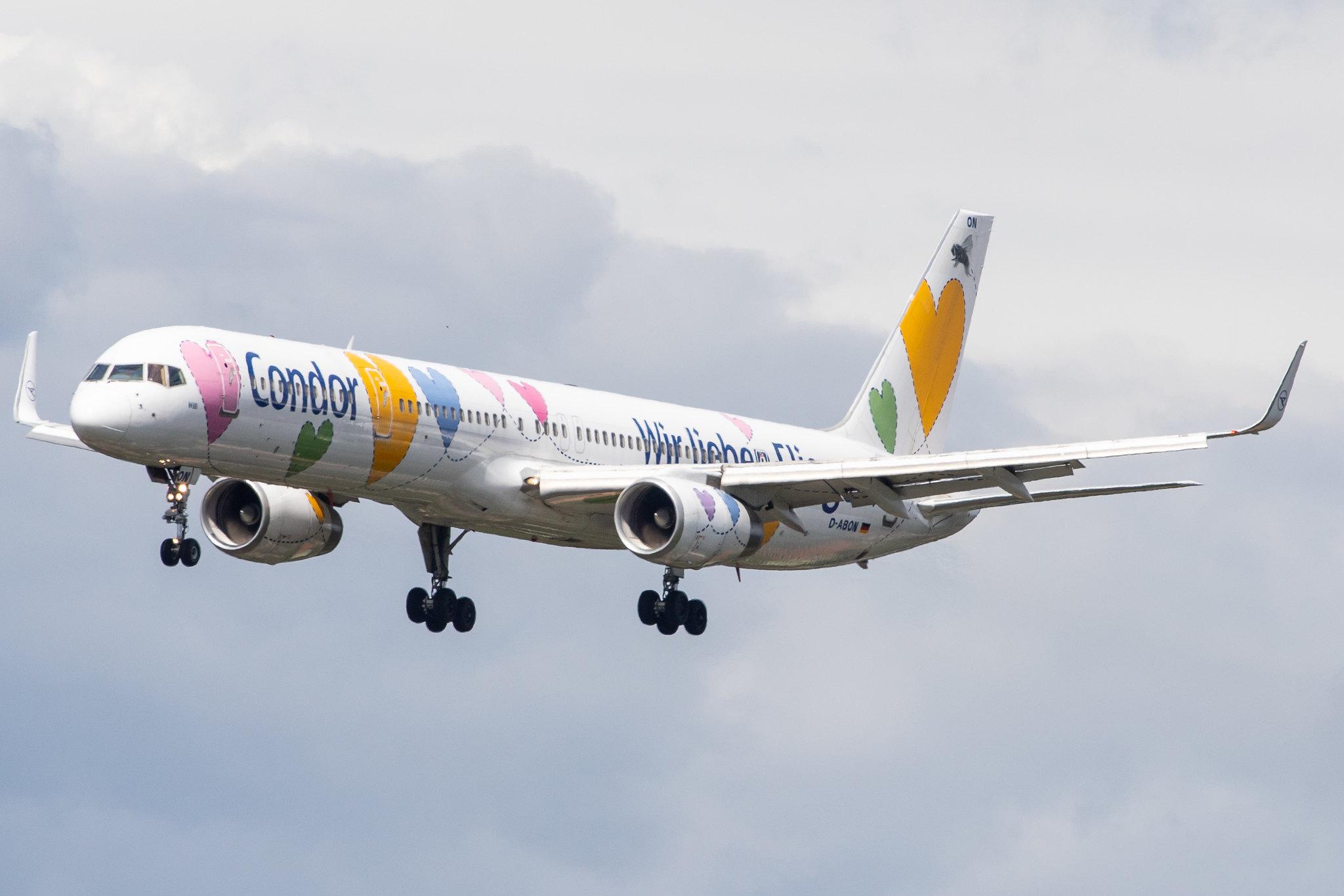 Hamburg Airport: Condor (DE / CFG) |  Livery: Wir Lieben Fliegen Livery |  Boeing 757-330 B753 | D-ABON | MSN 29023