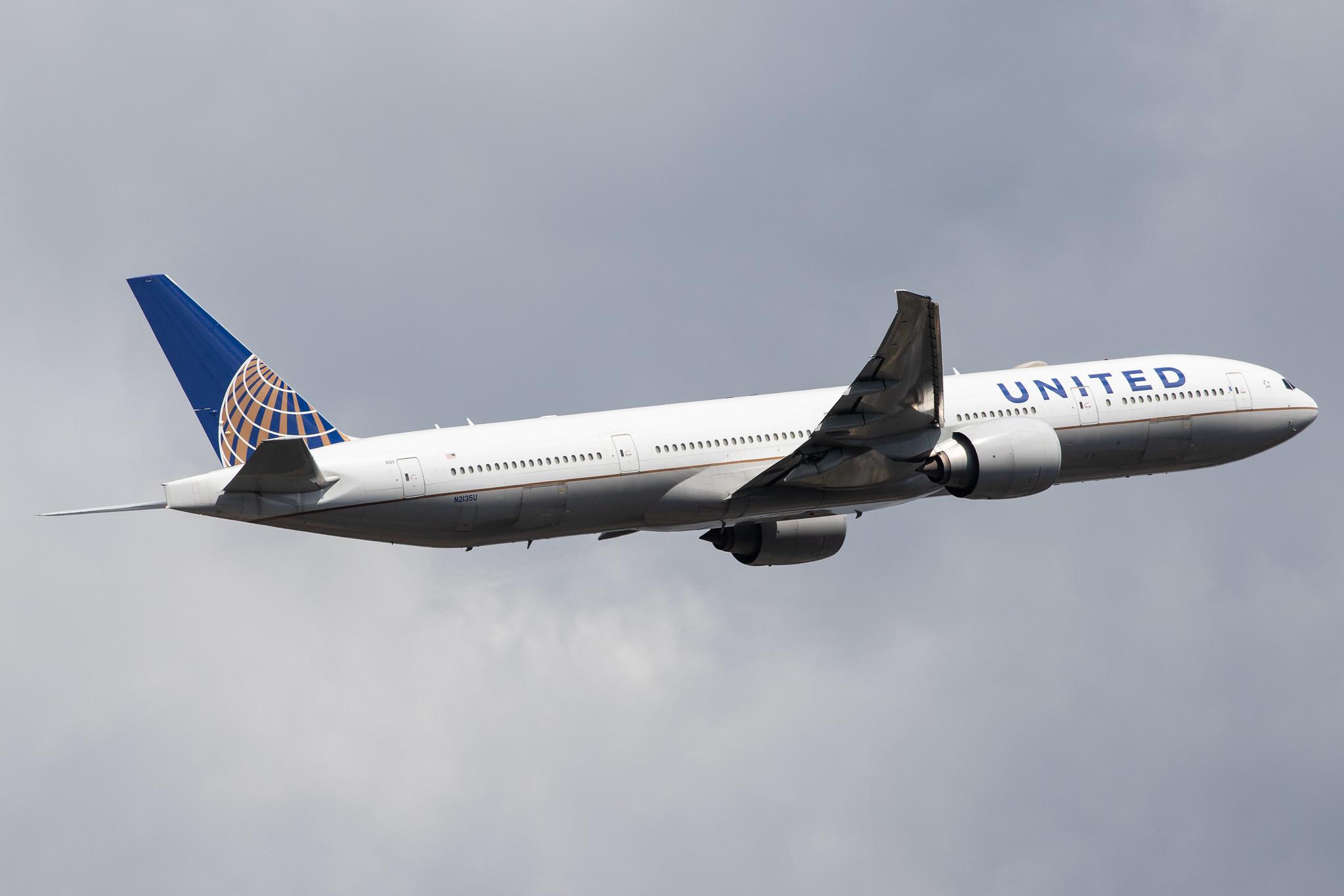 Frankfurt Airport: United Airlines (UA / UAL) |  Boeing 777-322(ER) B77W | N2135U | MSN 62646