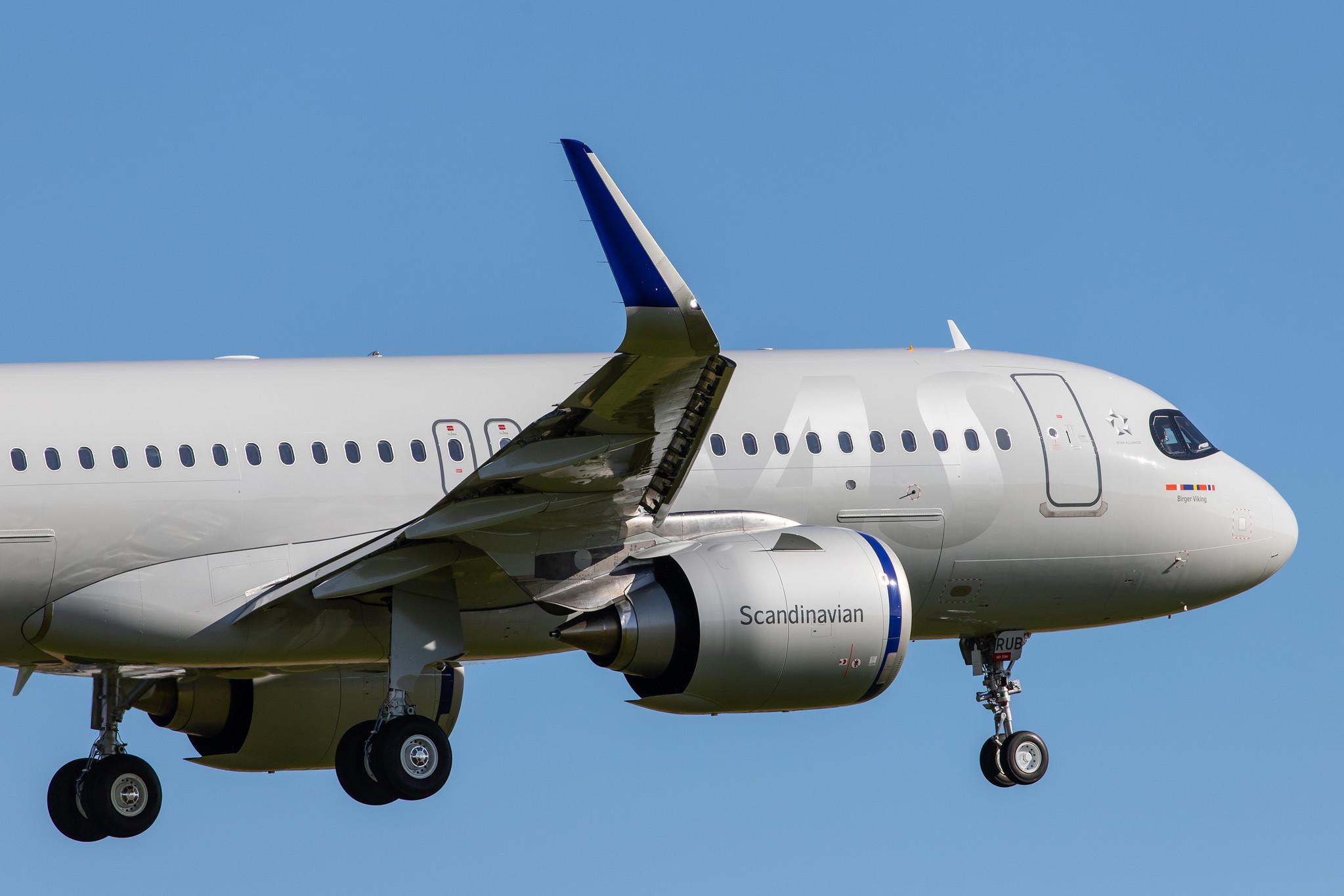 Hamburg Airport: SAS Scandinavian Airlines (SK / SAS) |  Airbus A320-251N A20N | D-AXAK | MSN 9518 (SE-RUB)