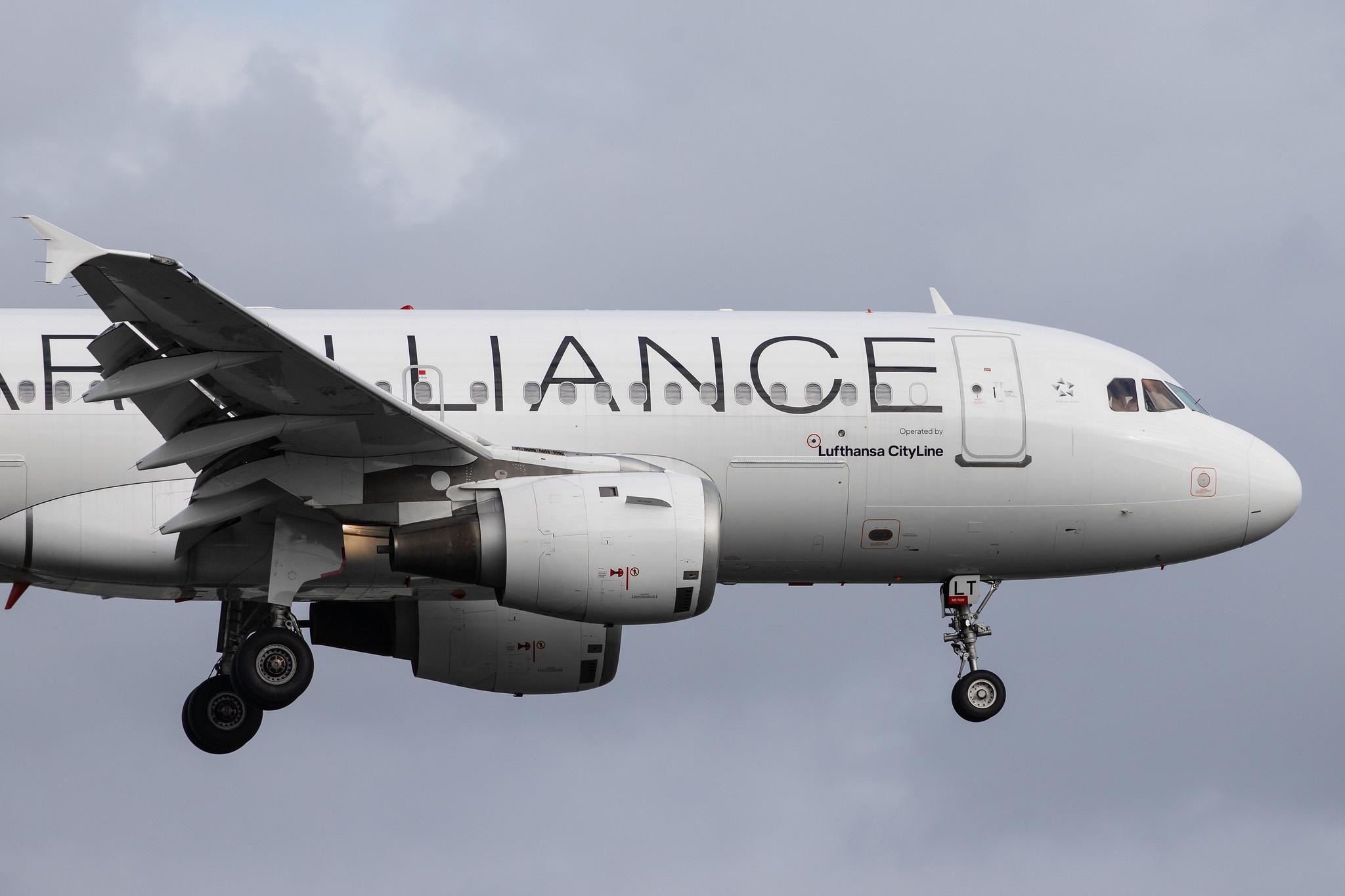 Hamburg Airport: Lufthansa (LH / DLH) |  Livery: Star Alliance Livery | Operator: Lufthansa CityLine |  Airbus A319-114 A319 | D-AILT | MSN 0738