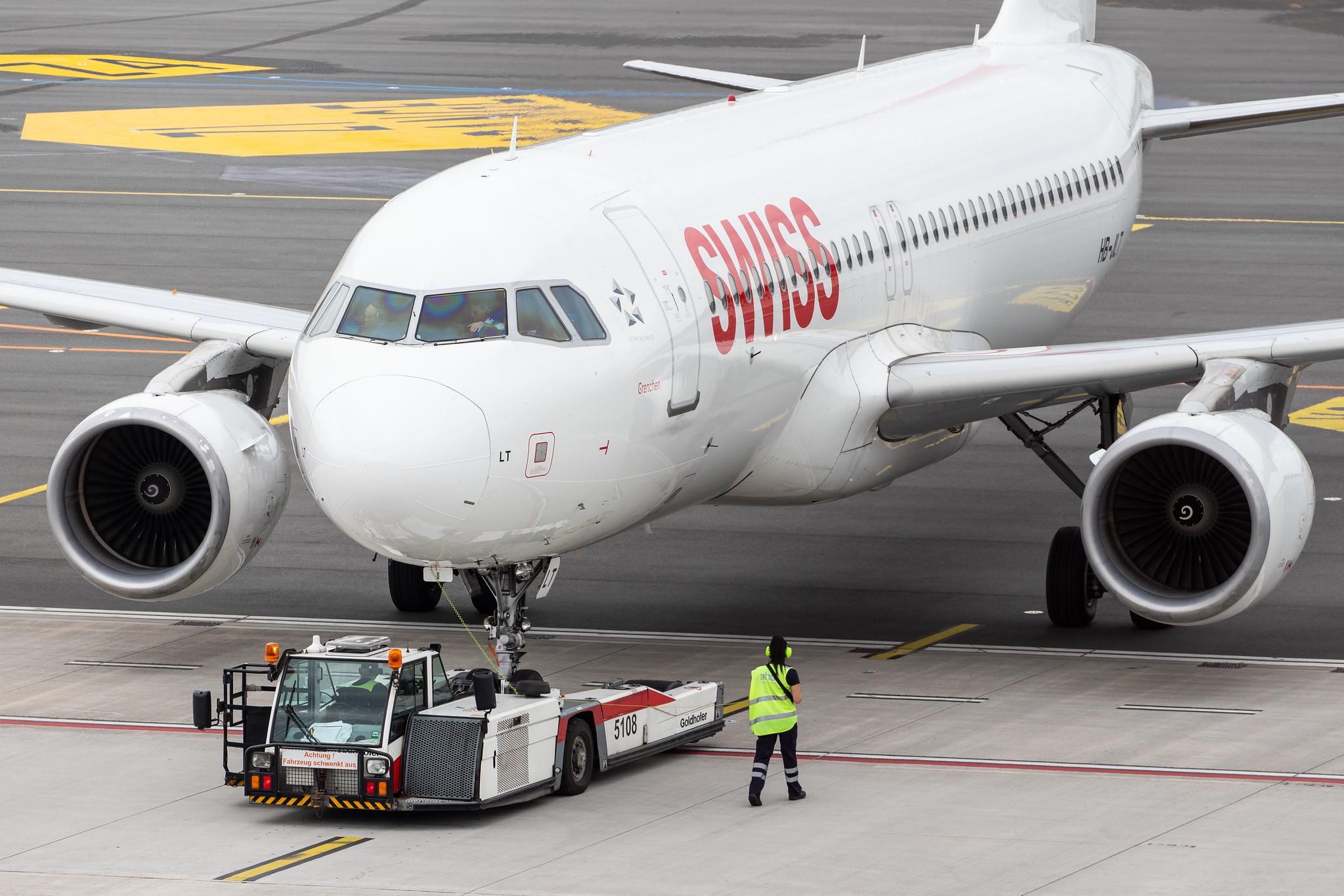 Hamburg Airport: Swiss (LX / SWR) |  Airbus A320-214 A320 | HB-JLT | MSN 5518